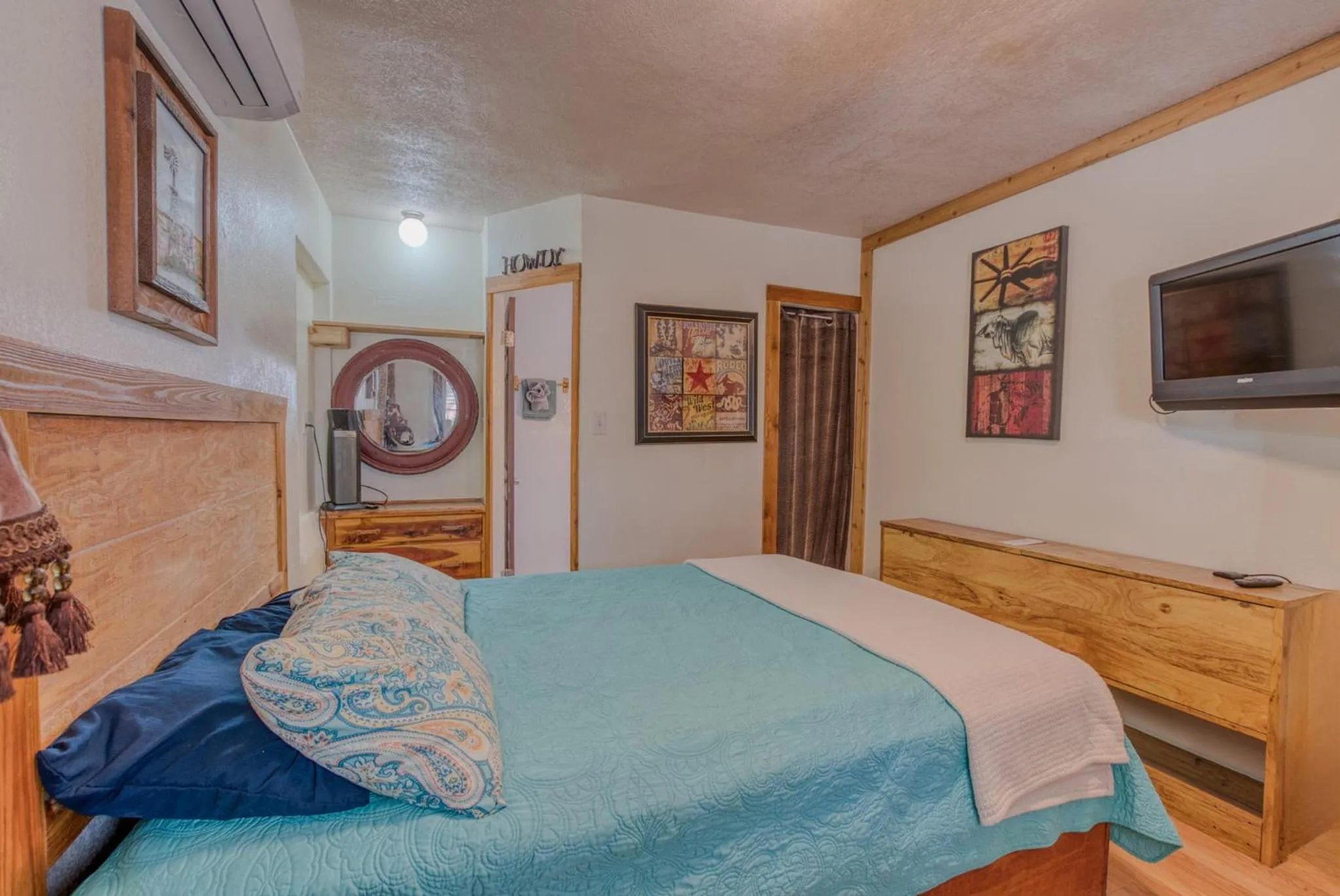 Bed in Enchanted Hideaway Cabins and Cottages