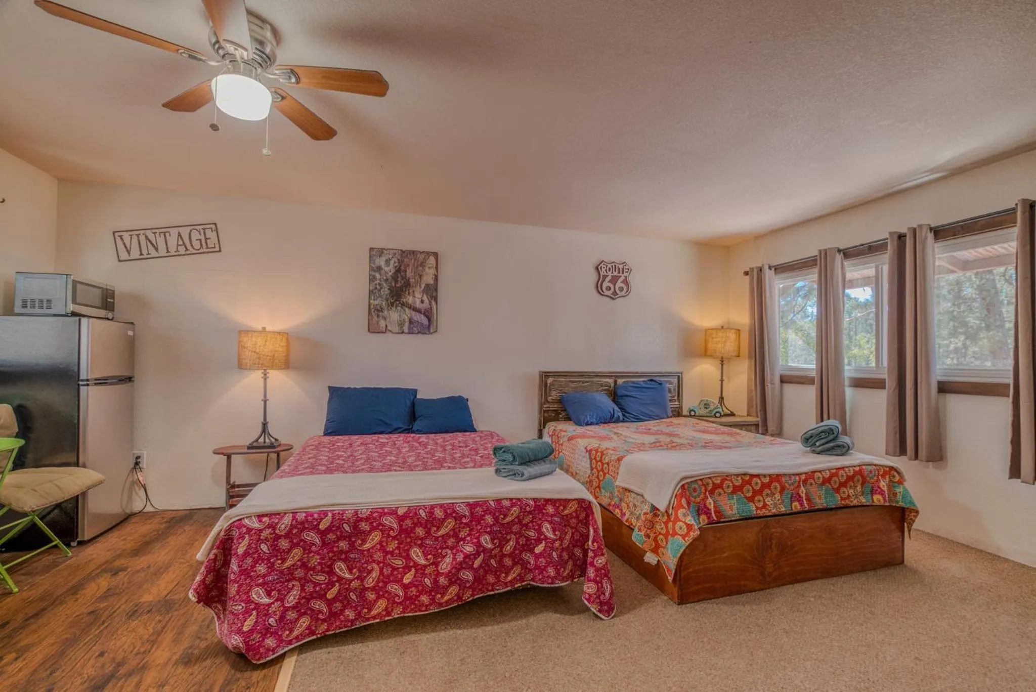 Bed in Enchanted Hideaway Cabins and Cottages