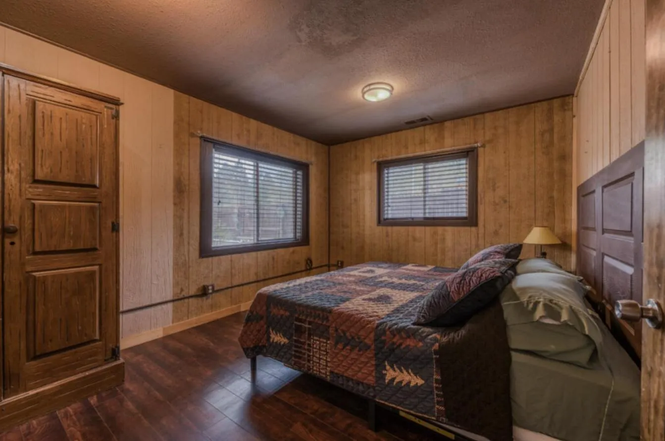 Bed in Enchanted Hideaway Cabins and Cottages