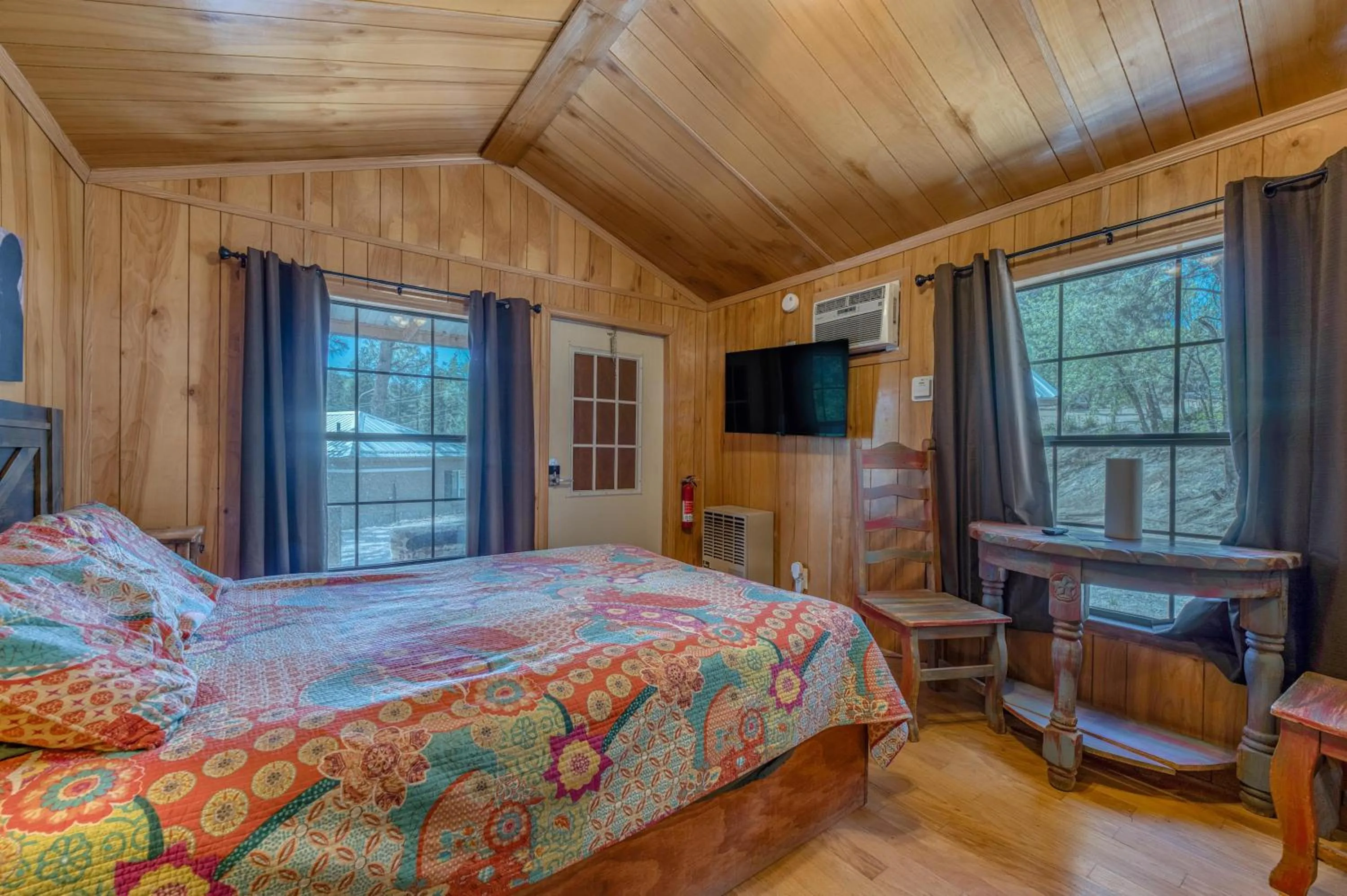 Bed in Enchanted Hideaway Cabins and Cottages