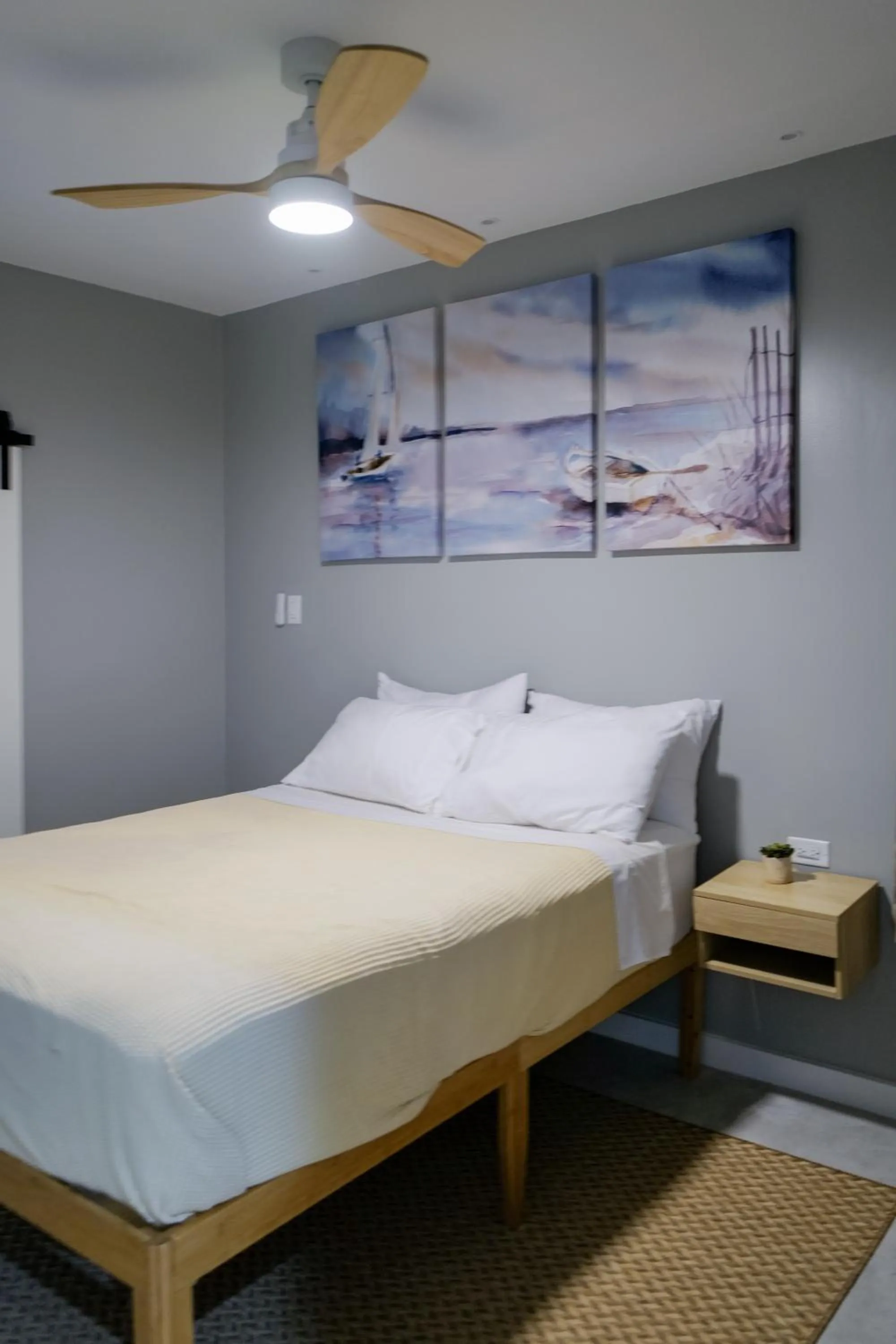 Photo of the whole room, Bed in Sandbar Beachfront Hotel & Hostel Restaurant