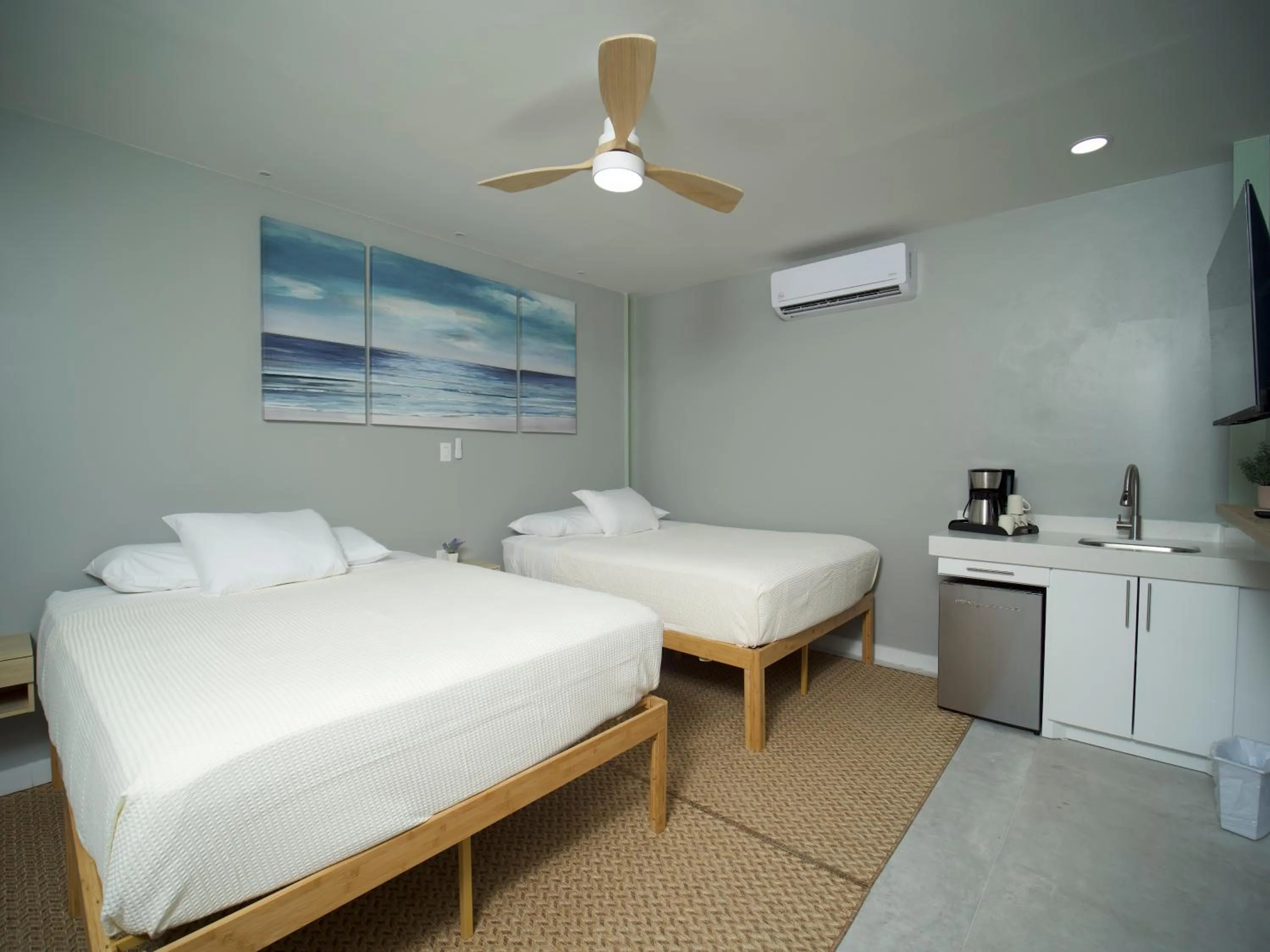 Bedroom, Bed in Sandbar Beachfront Hotel & Hostel Restaurant