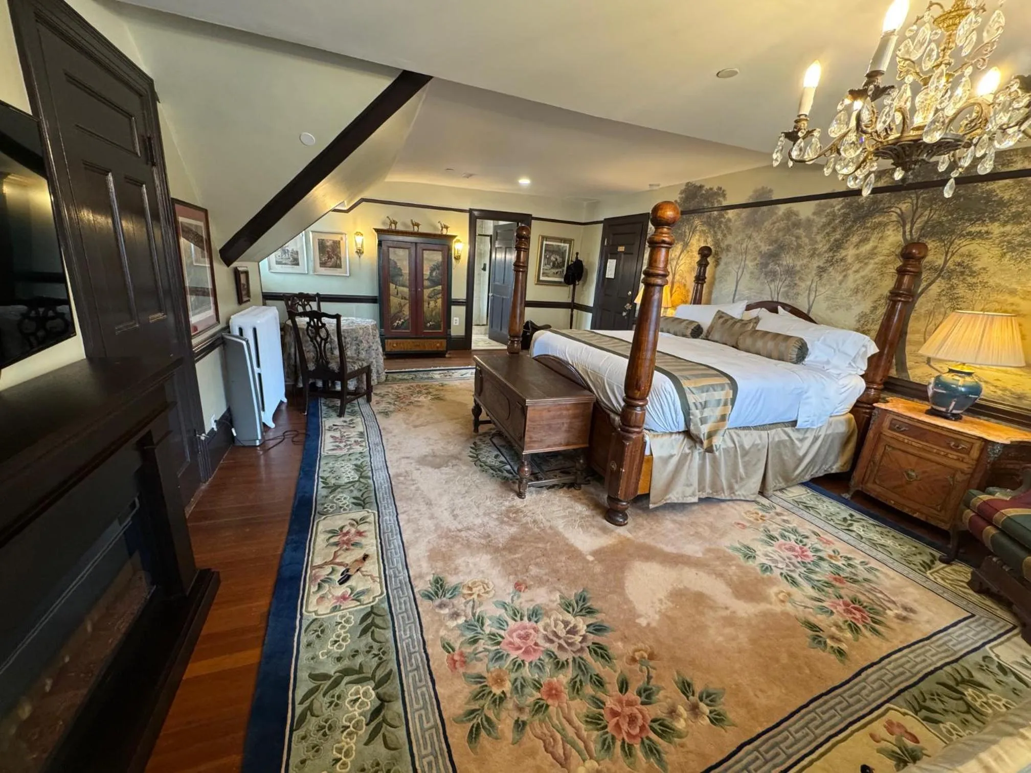 Bed in Gramercy Mansion