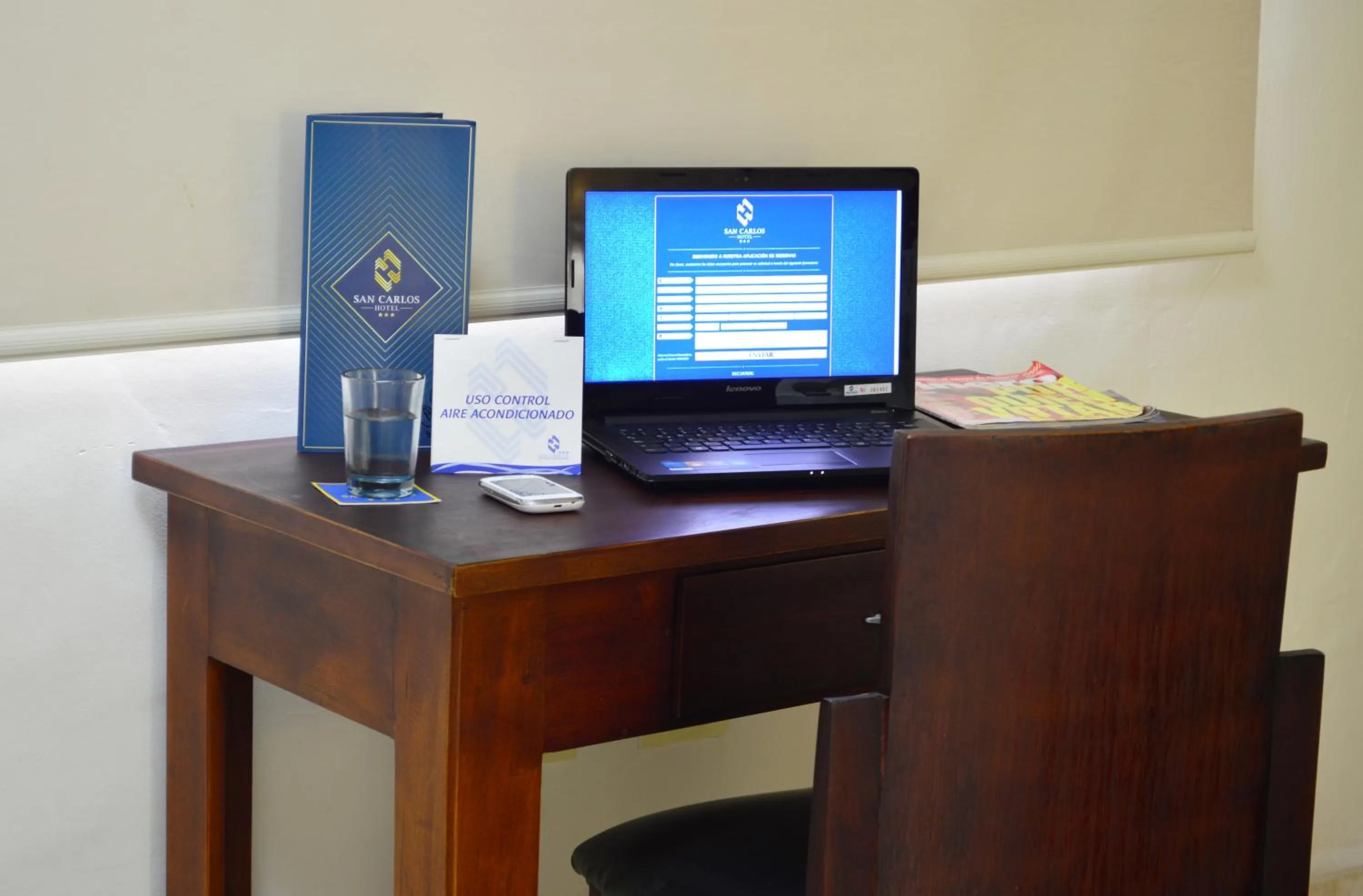 Photo of the whole room in Hotel San Carlos