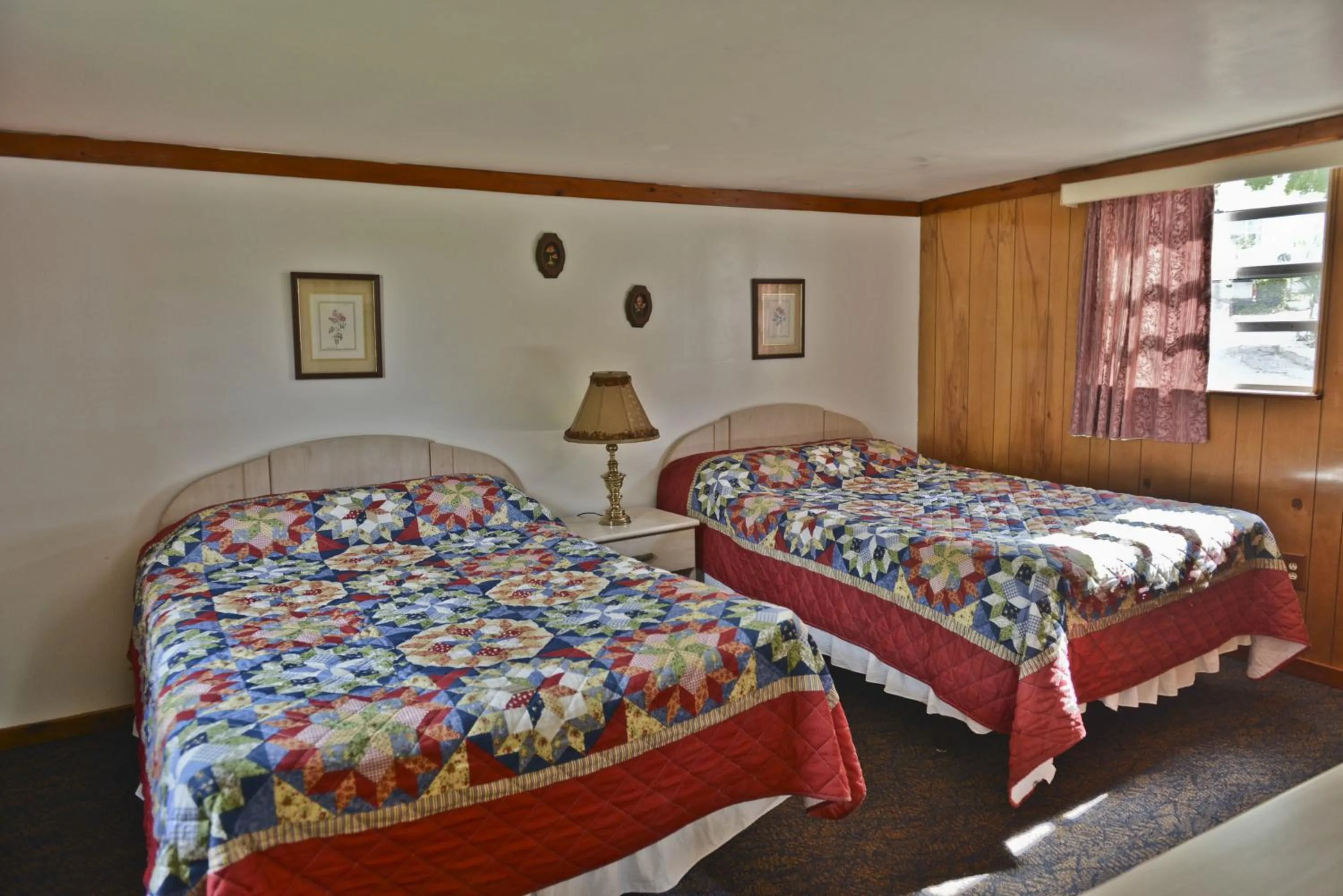 Bedroom, Bed in Lake Ida Beach Resort