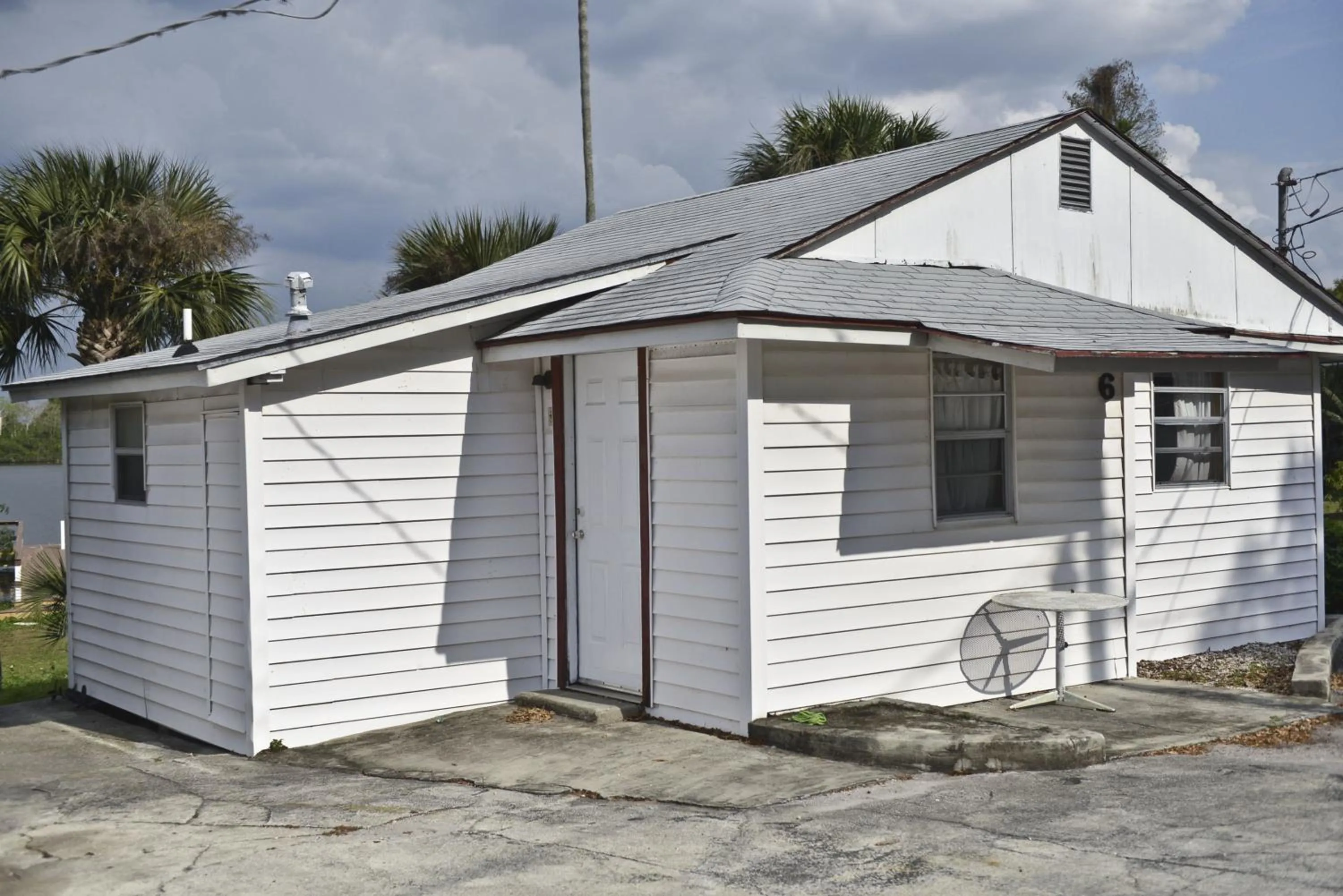 Area and facilities in Lake Ida Beach Resort
