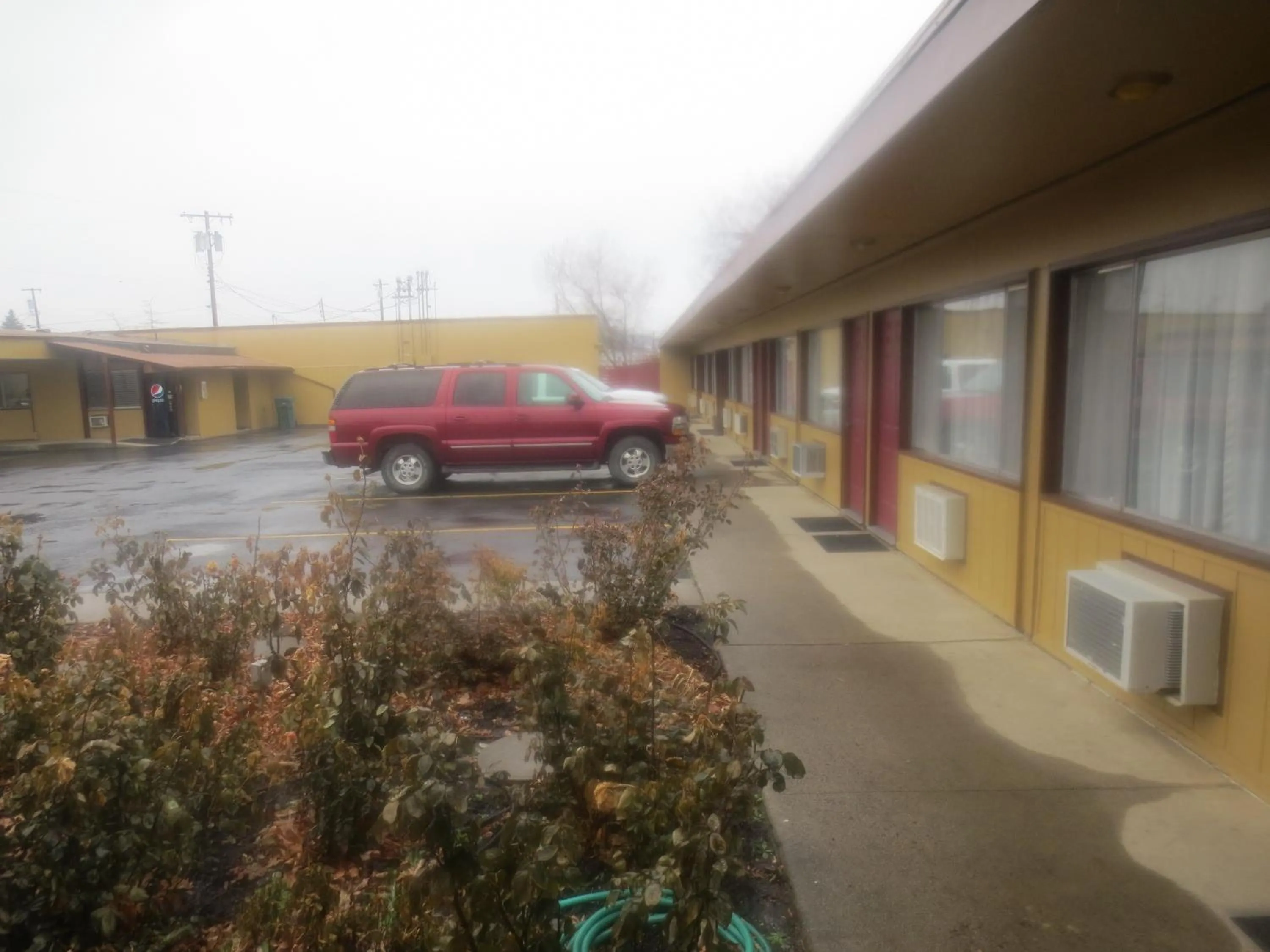 Facade/entrance in Downtowner Inn