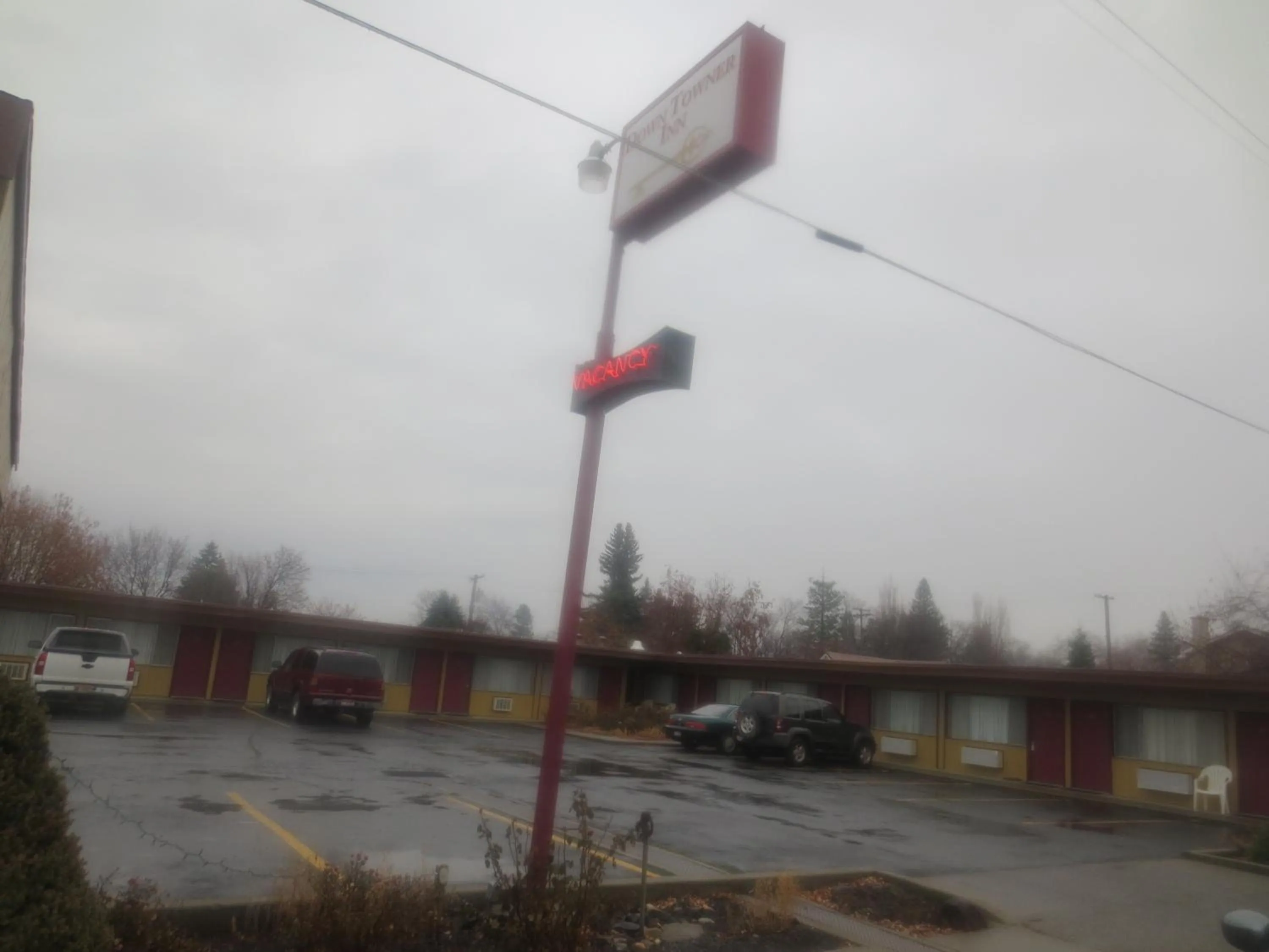 Facade/entrance in Downtowner Inn