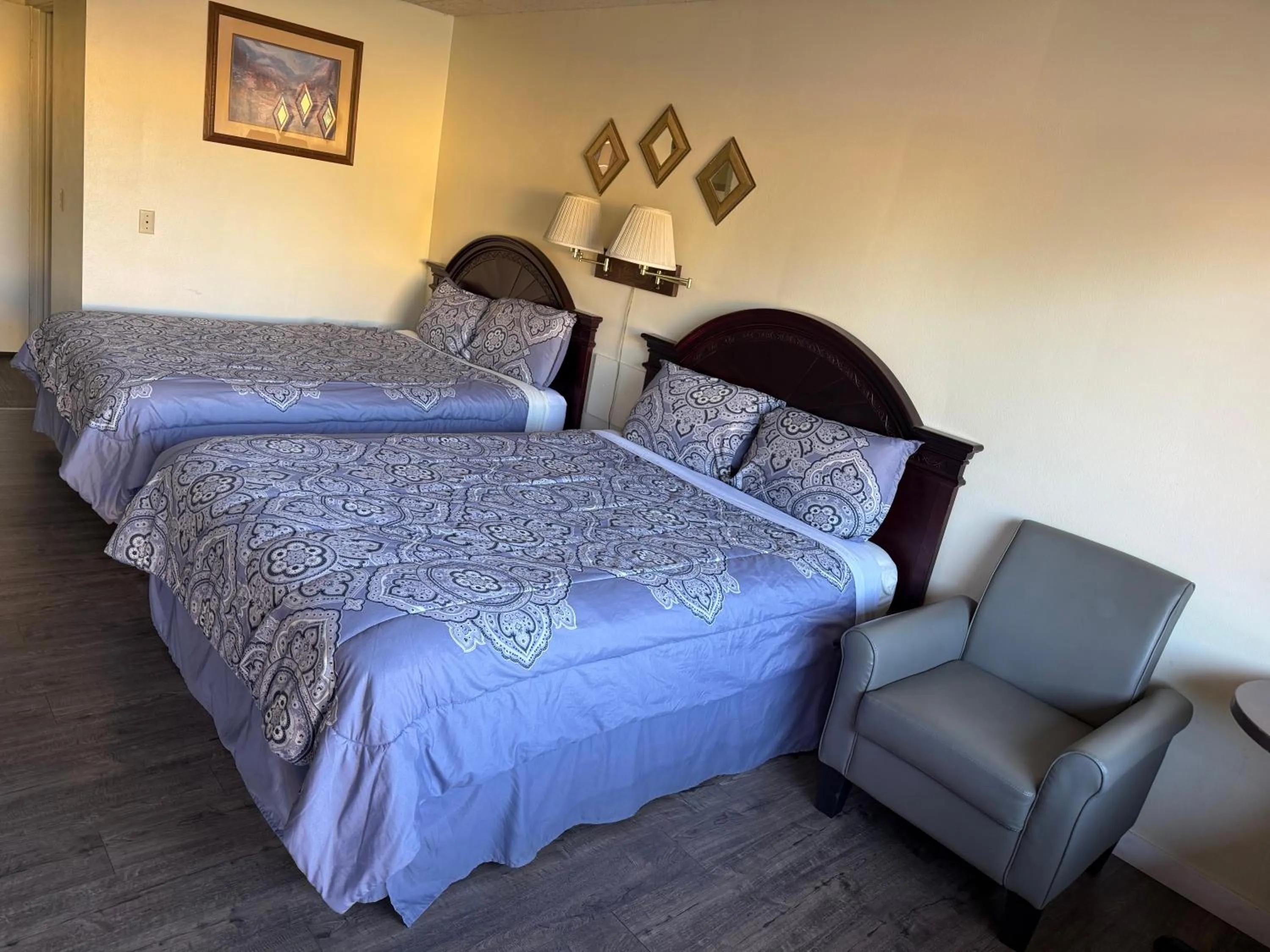 Bed in Downtowner Inn