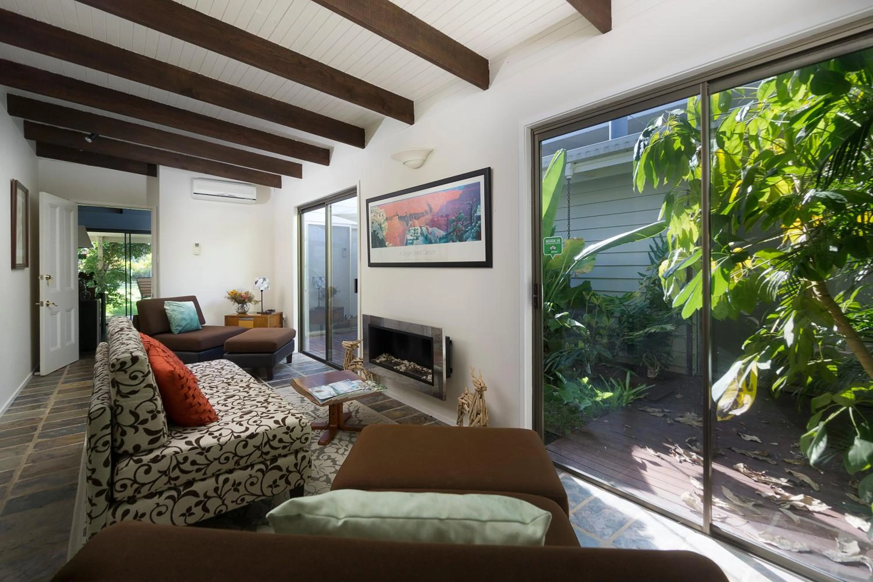 Communal lounge/ TV room in Hillcrest Mountain View Retreat