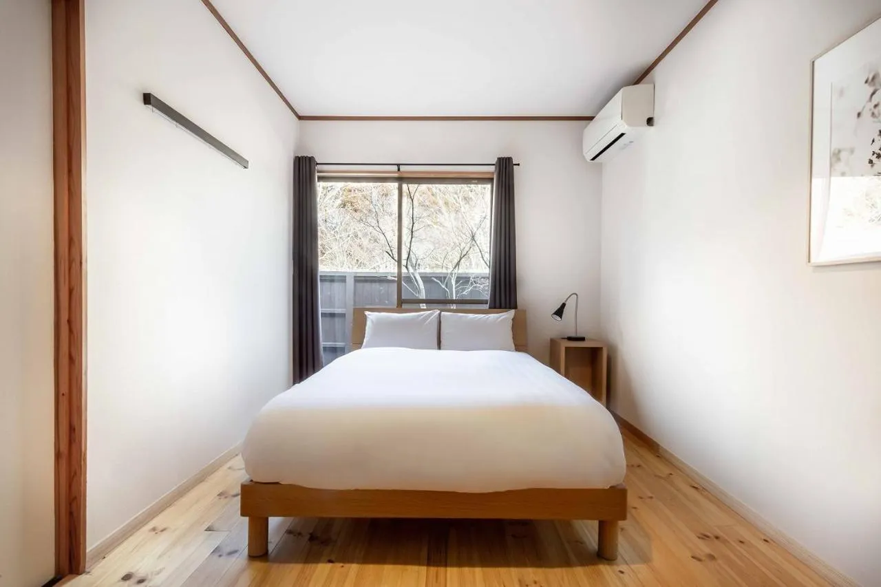 Hot Spring Bath, Bed in Hanare no Yado Hanagokoro