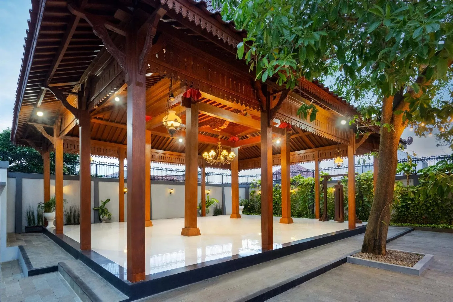 Restaurant/places to eat in Aston Inn Rembang