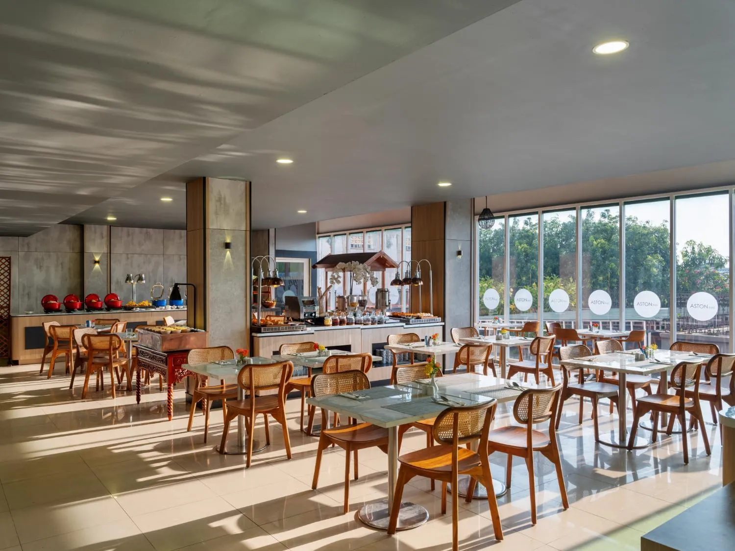 Restaurant/places to eat in Aston Inn Rembang