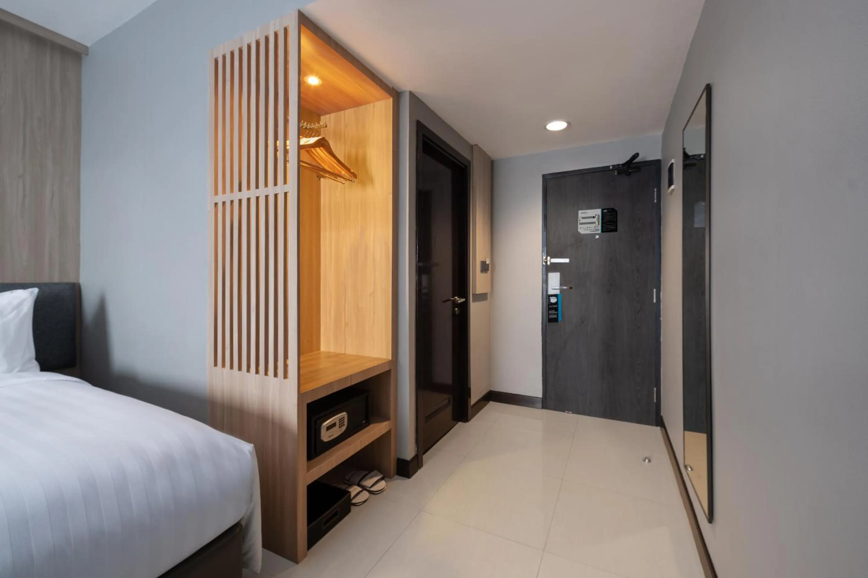 wardrobe, Bed in favehotel Rembang