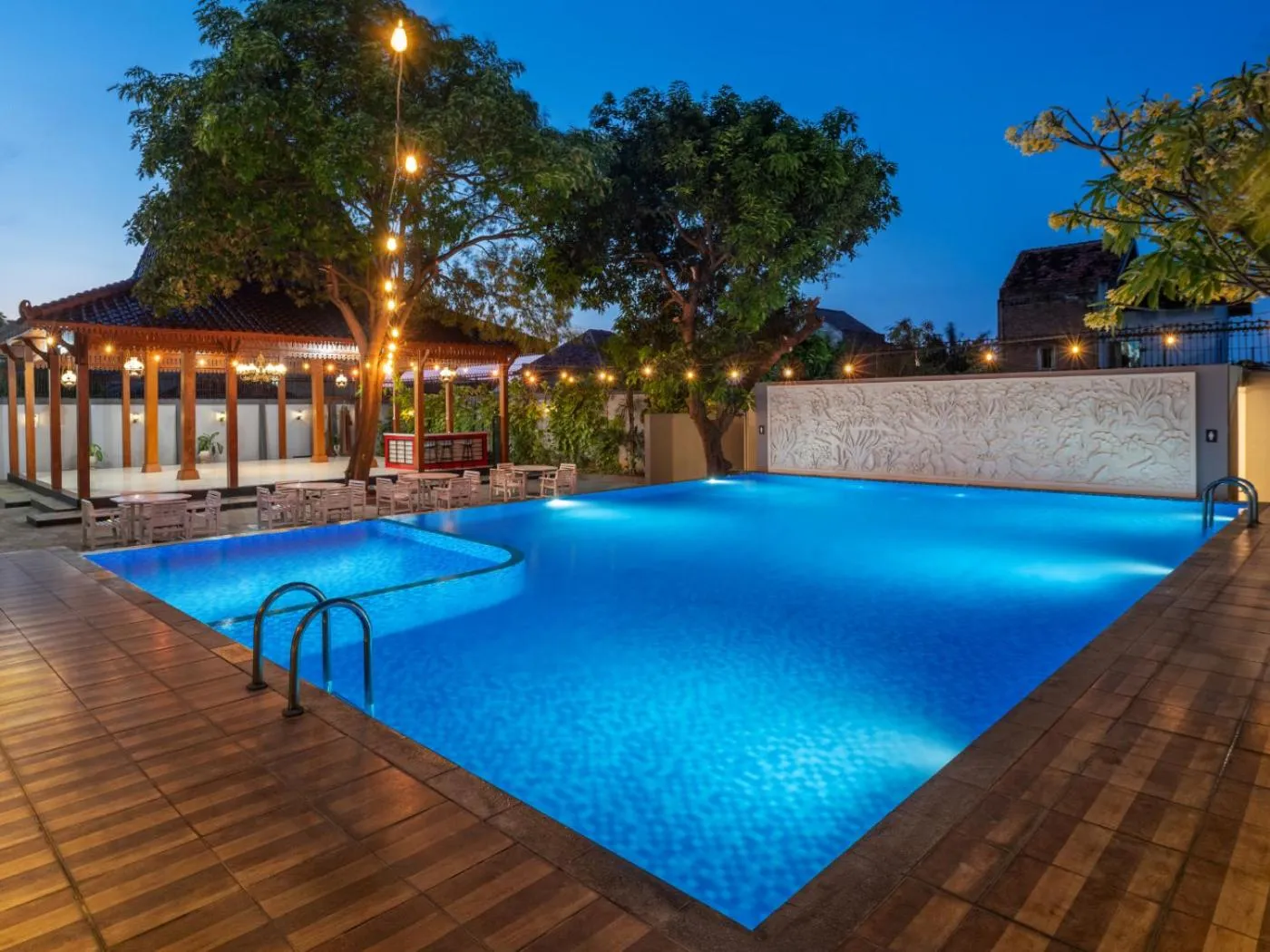 Swimming pool in Aston Inn Rembang