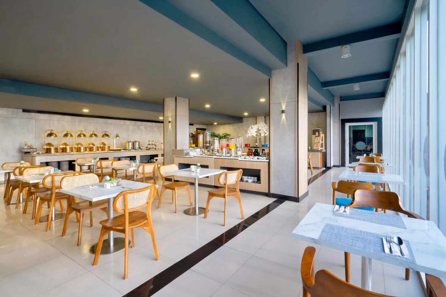 Restaurant/places to eat in Aston Inn Rembang