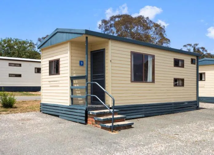 Ringer Cabin (Pet Friendly) in South Goulburn Caravan Park