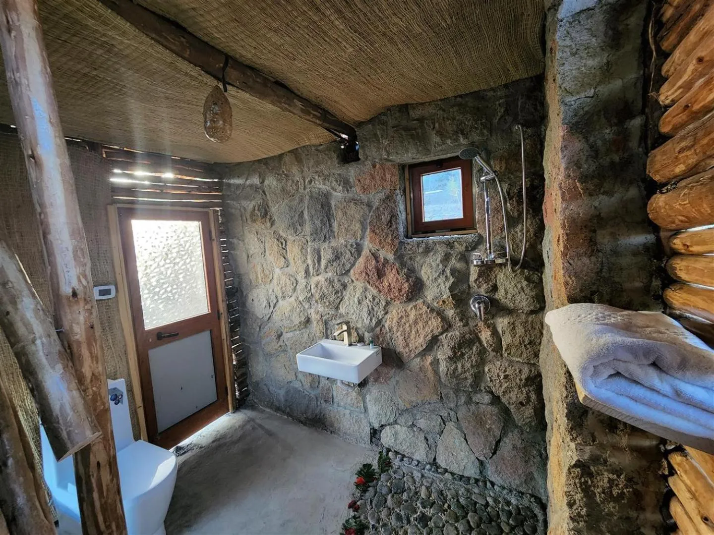 Shower in Sora Lodge Lalibela