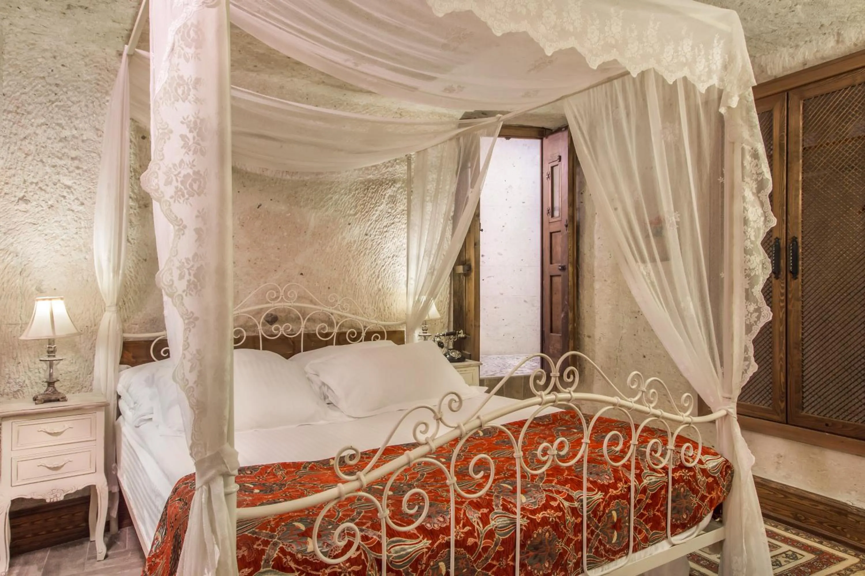Massage, Bed in Cappadocia Minia Cave Hotel
