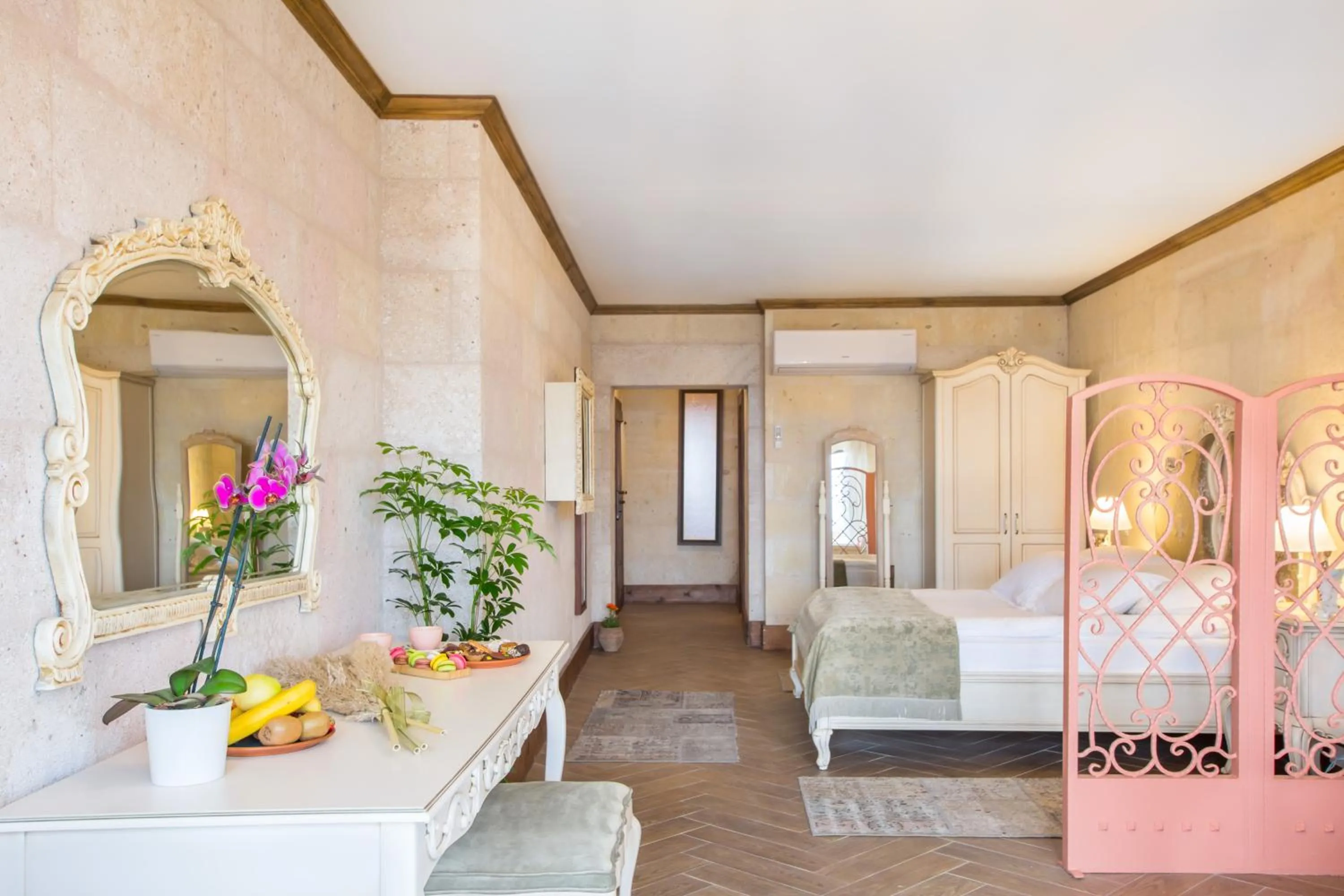 Massage, Bed in Cappadocia Minia Cave Hotel