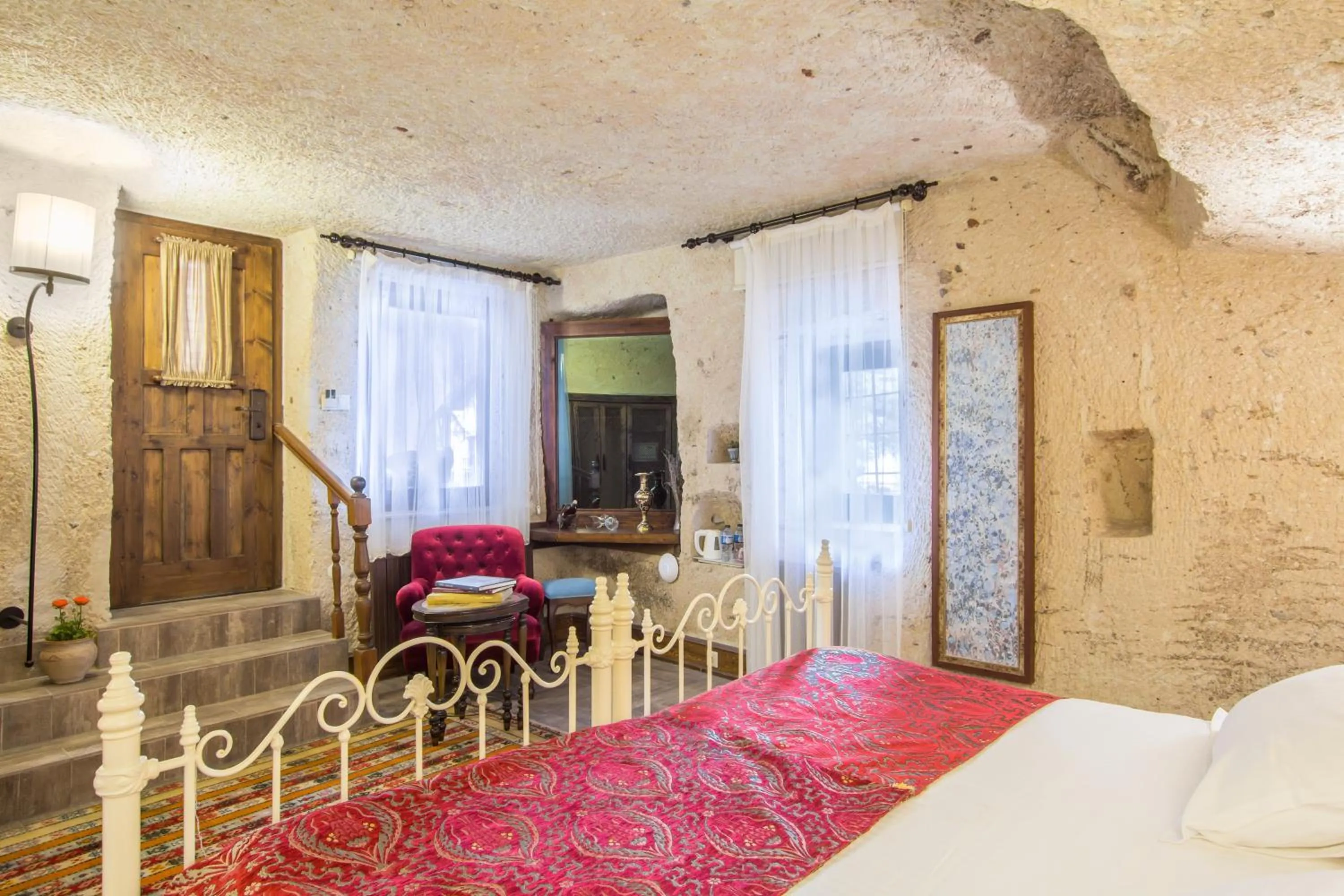 Massage, Bed in Cappadocia Minia Cave Hotel