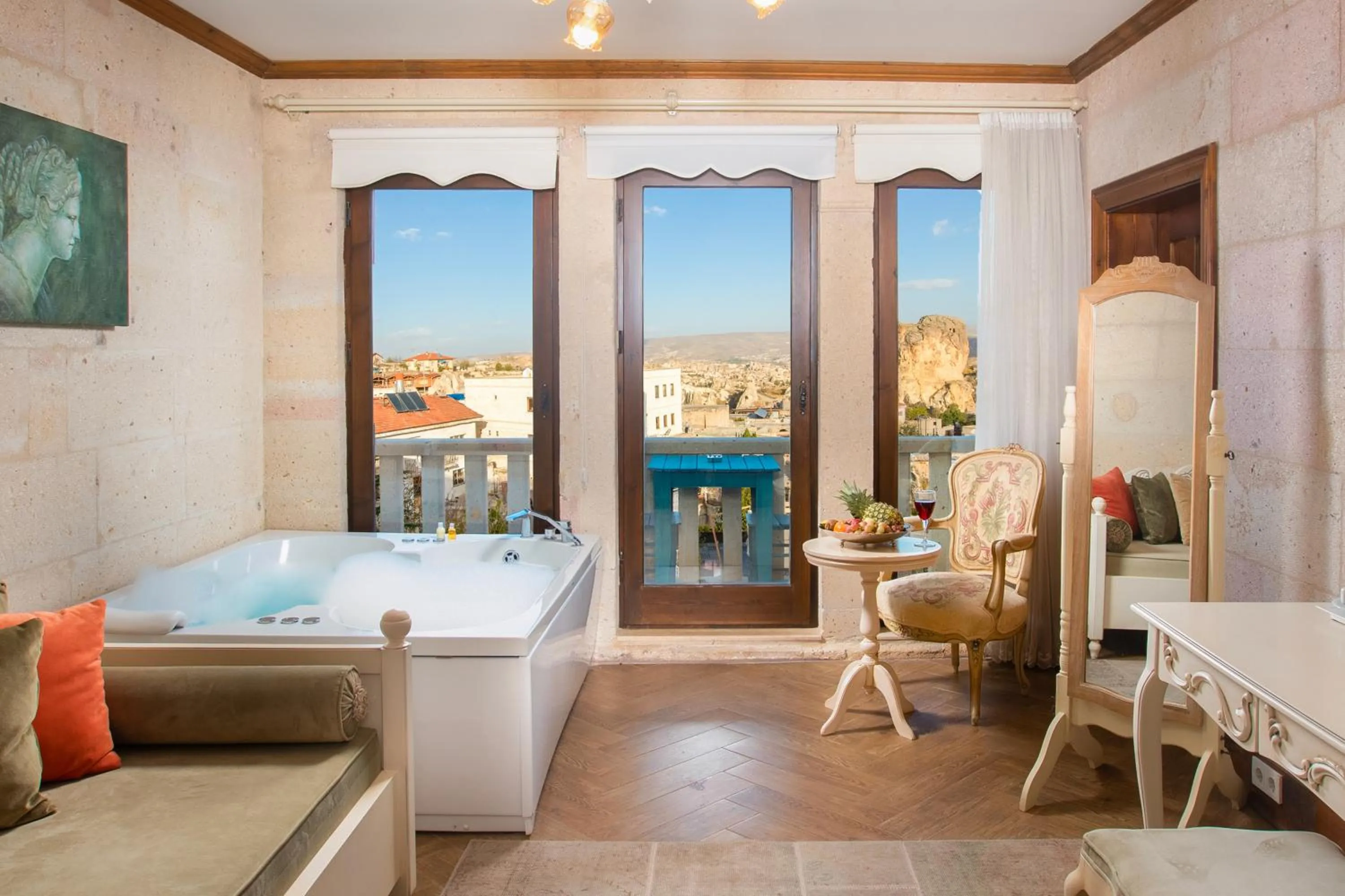 Hot Tub, Bed in Cappadocia Minia Cave Hotel