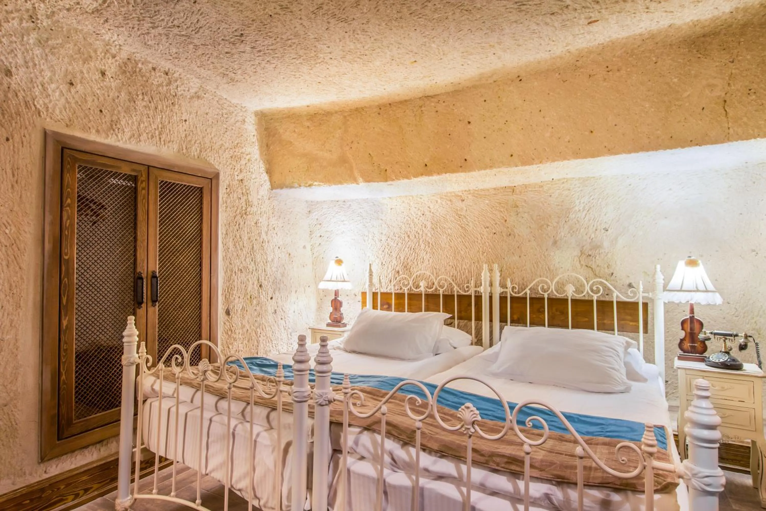 Massage, Bed in Cappadocia Minia Cave Hotel
