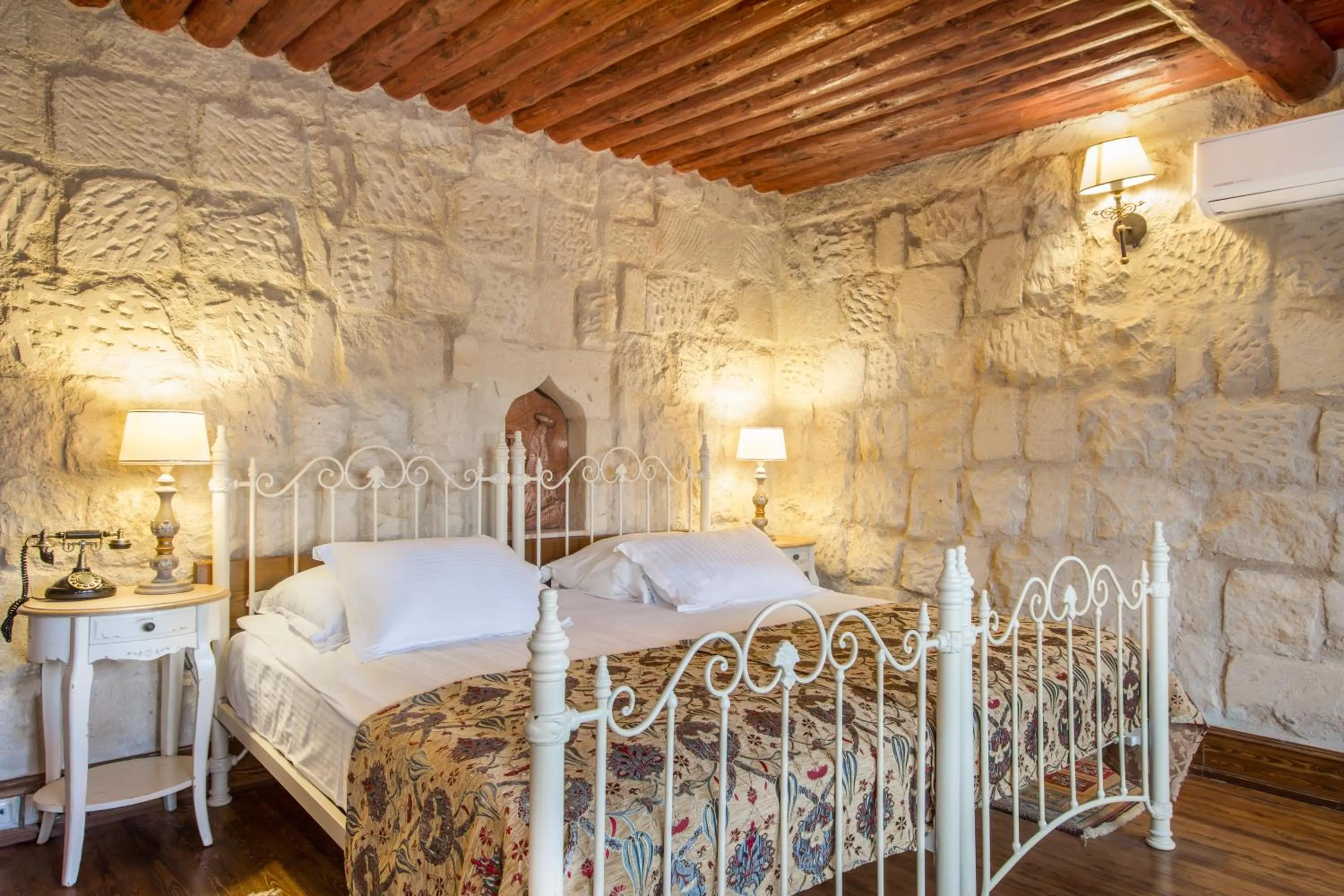 Massage, Bed in Cappadocia Minia Cave Hotel