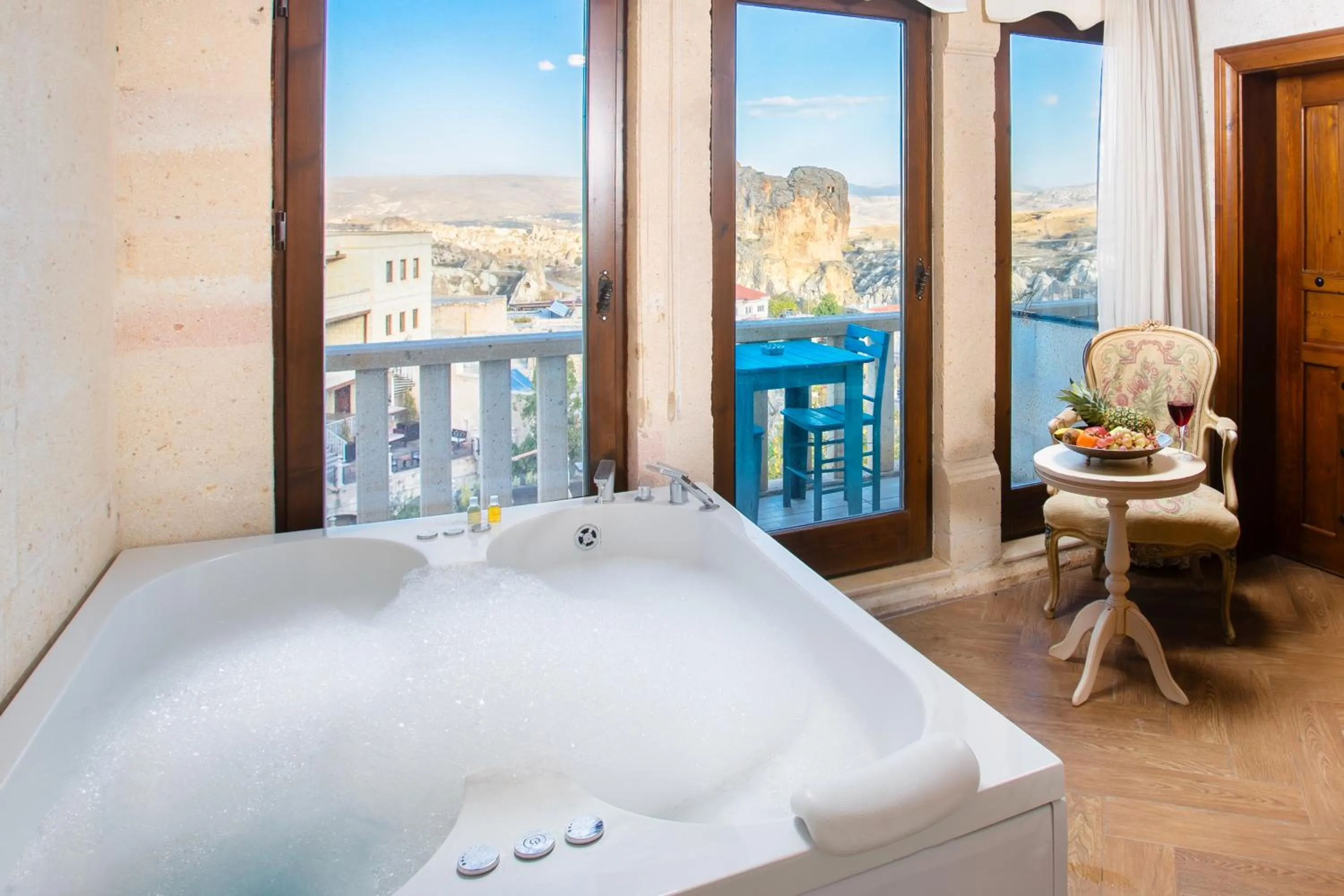 Hot Tub in Cappadocia Minia Cave Hotel