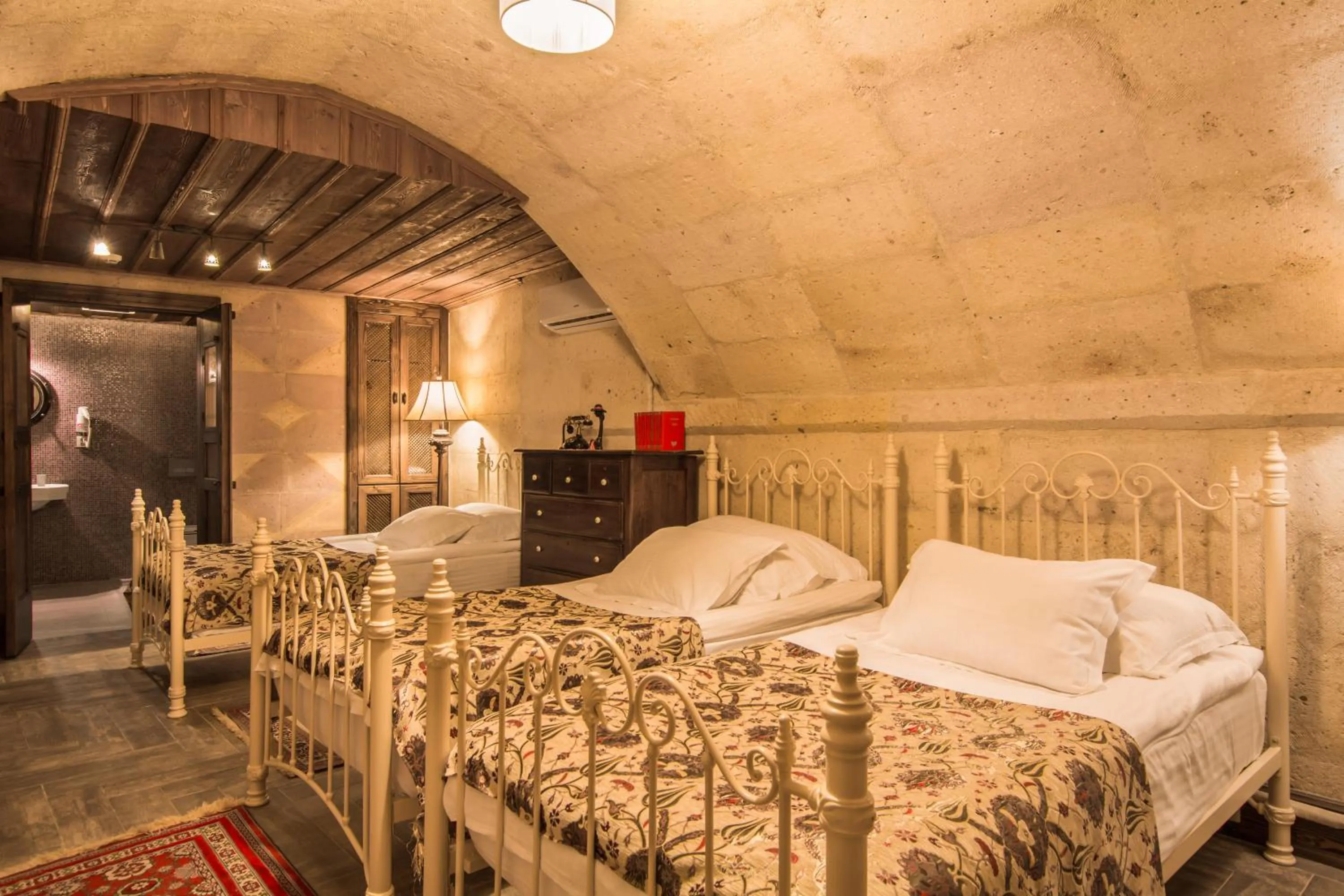 Facility for disabled guests, Bed in Cappadocia Minia Cave Hotel