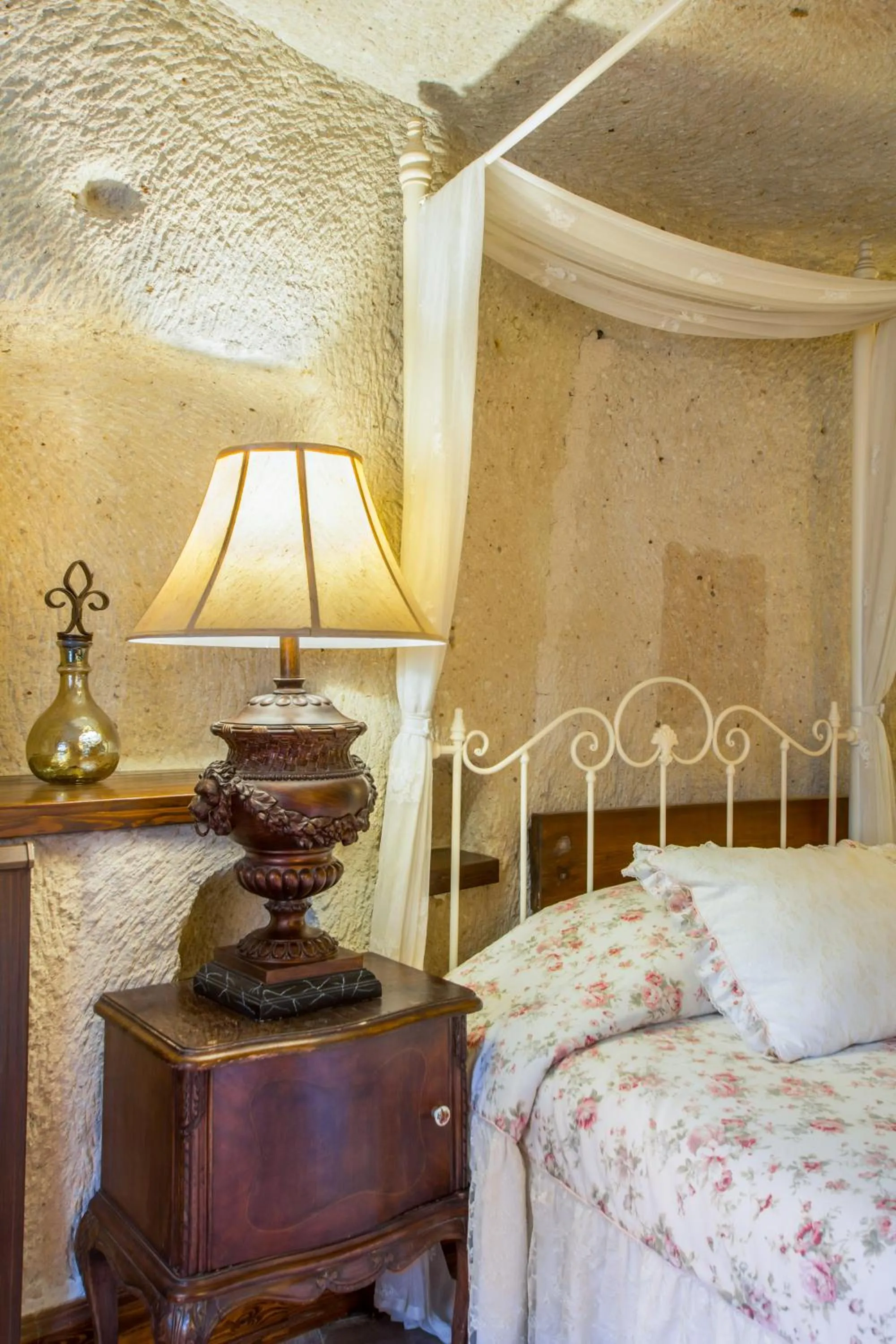 Massage, Bed in Cappadocia Minia Cave Hotel