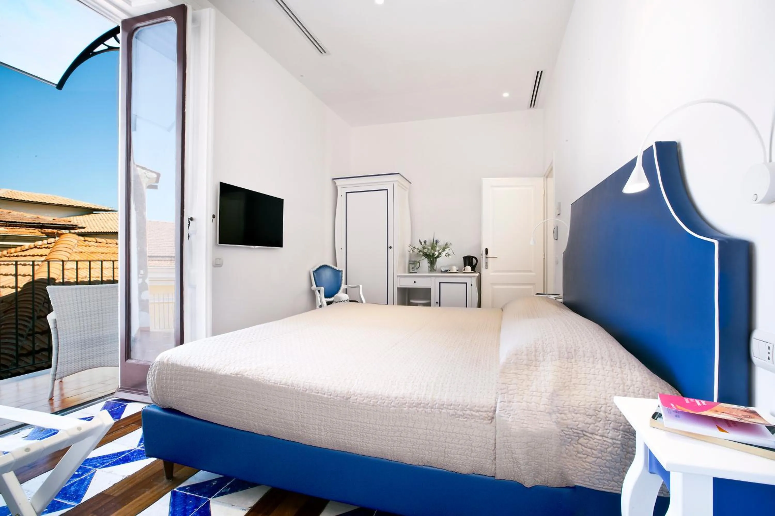 Photo of the whole room, Bed in La Casa dell'Orologio - MAIN SQUARE