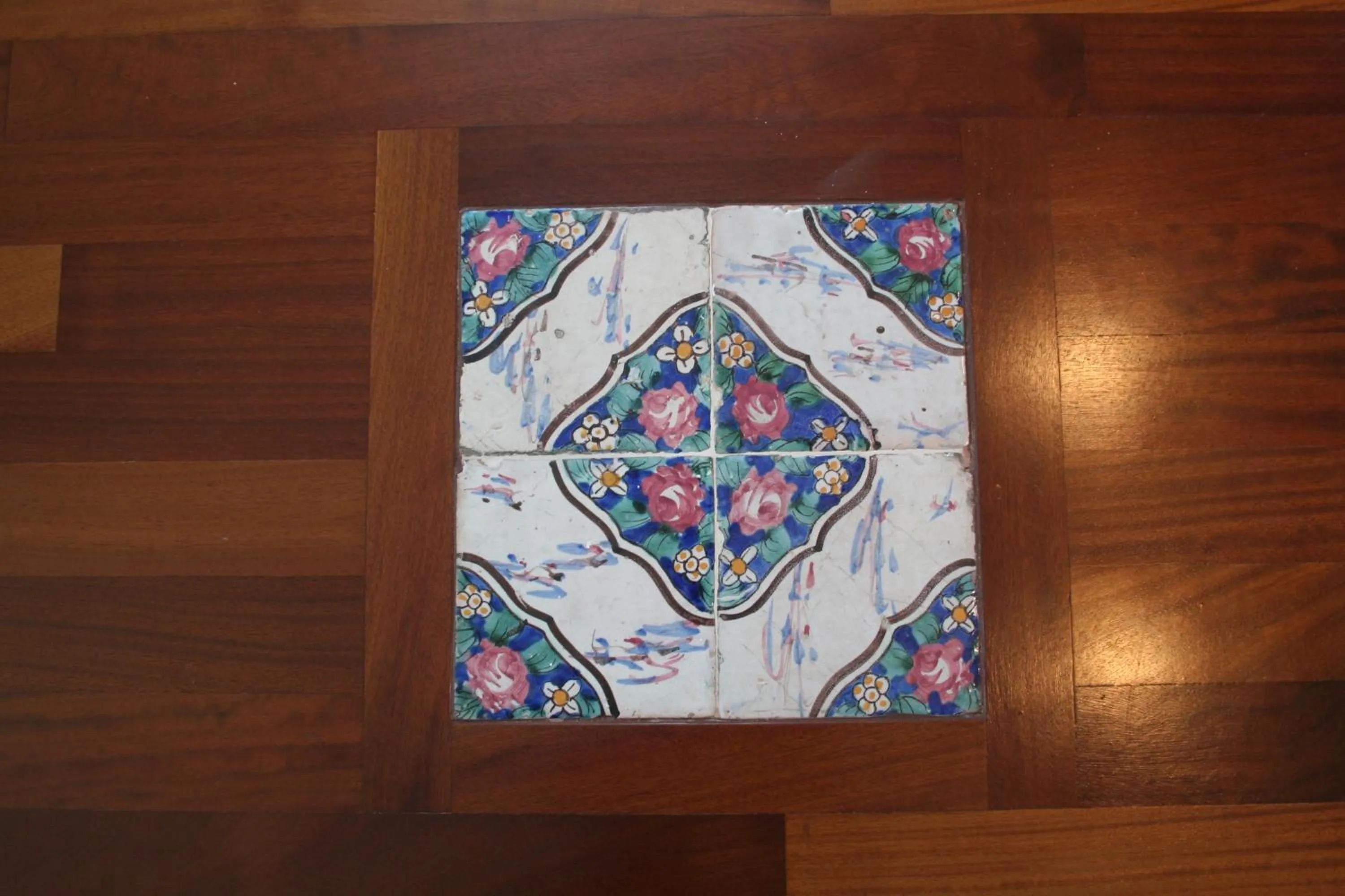 Decorative detail in La Casa dell'Orologio - MAIN SQUARE