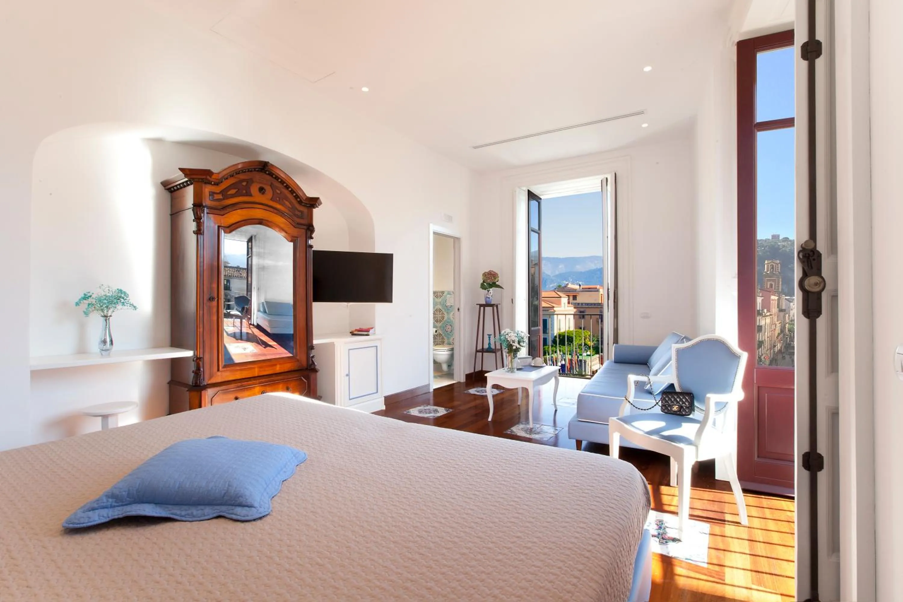 Photo of the whole room, Bed in La Casa dell'Orologio - MAIN SQUARE