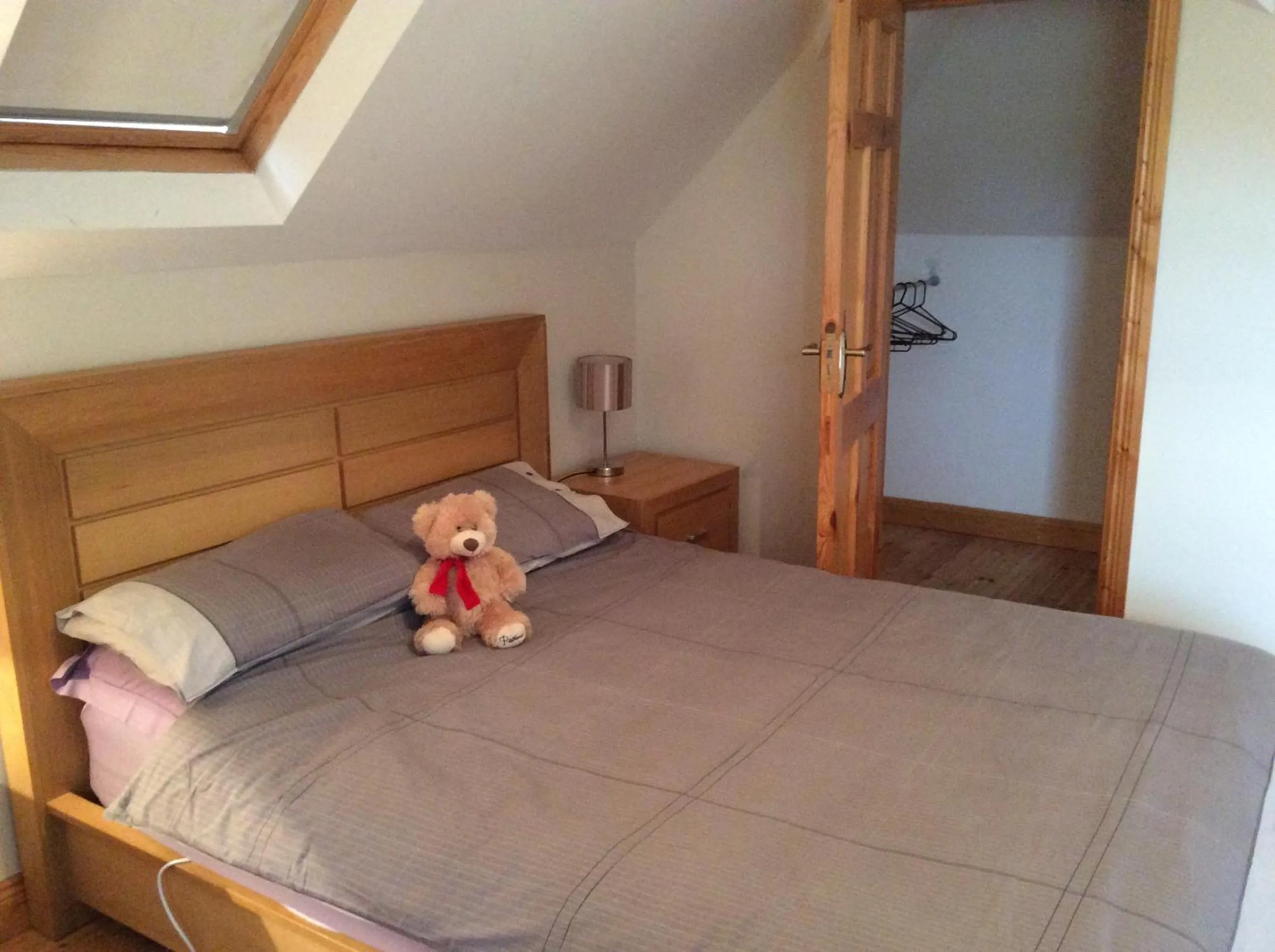 Photo of the whole room, Bed in Mount Leinster View