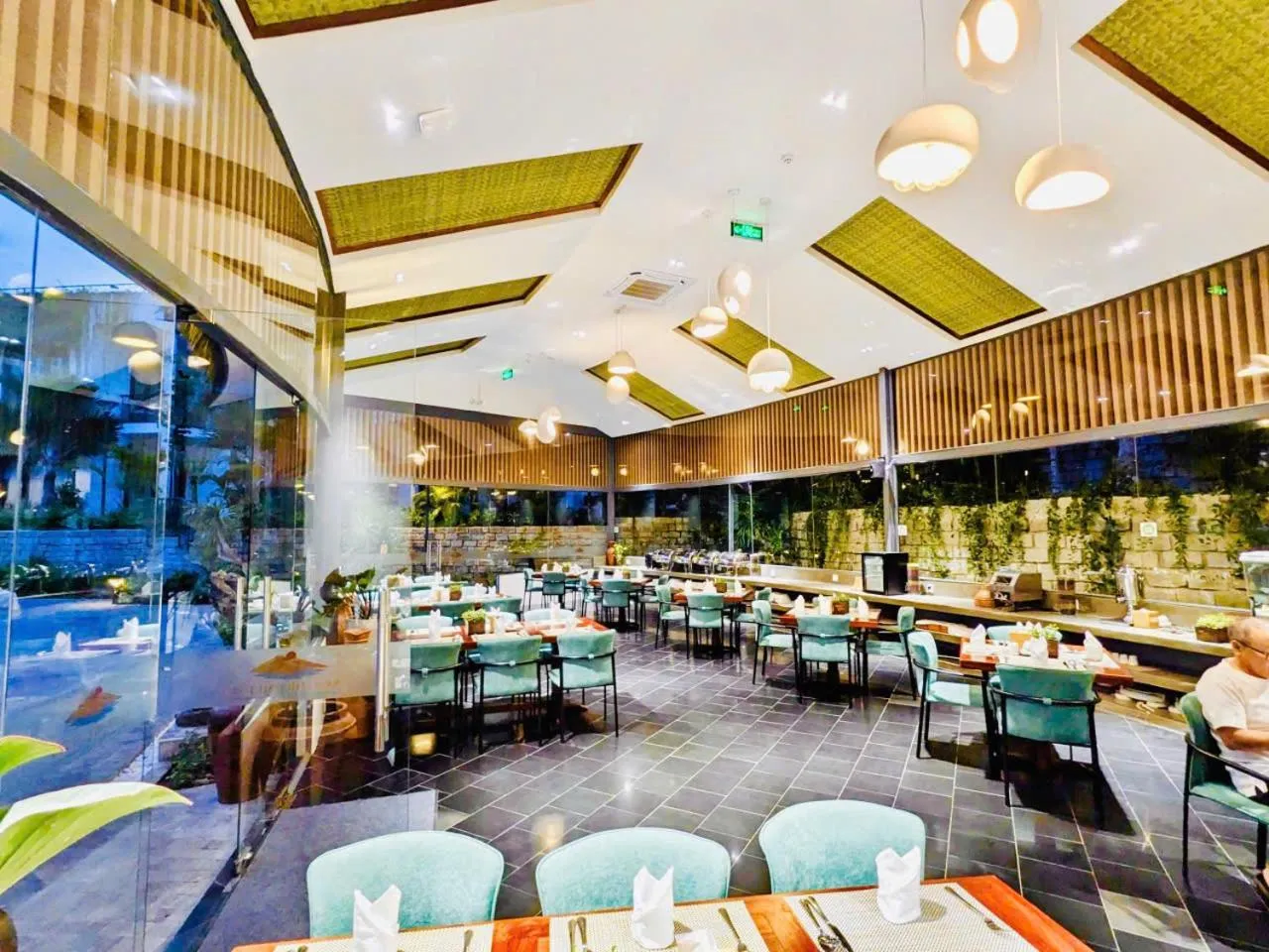 Restaurant/places to eat in Pandora Sand Hill Mũi Né Resort