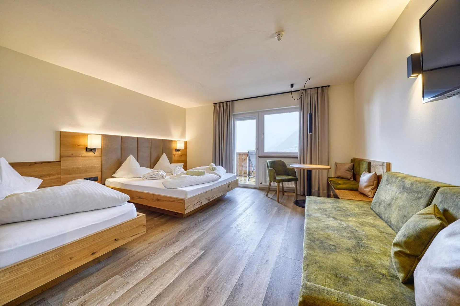 Photo of the whole room, Bed in Family Hotel Gutenberg