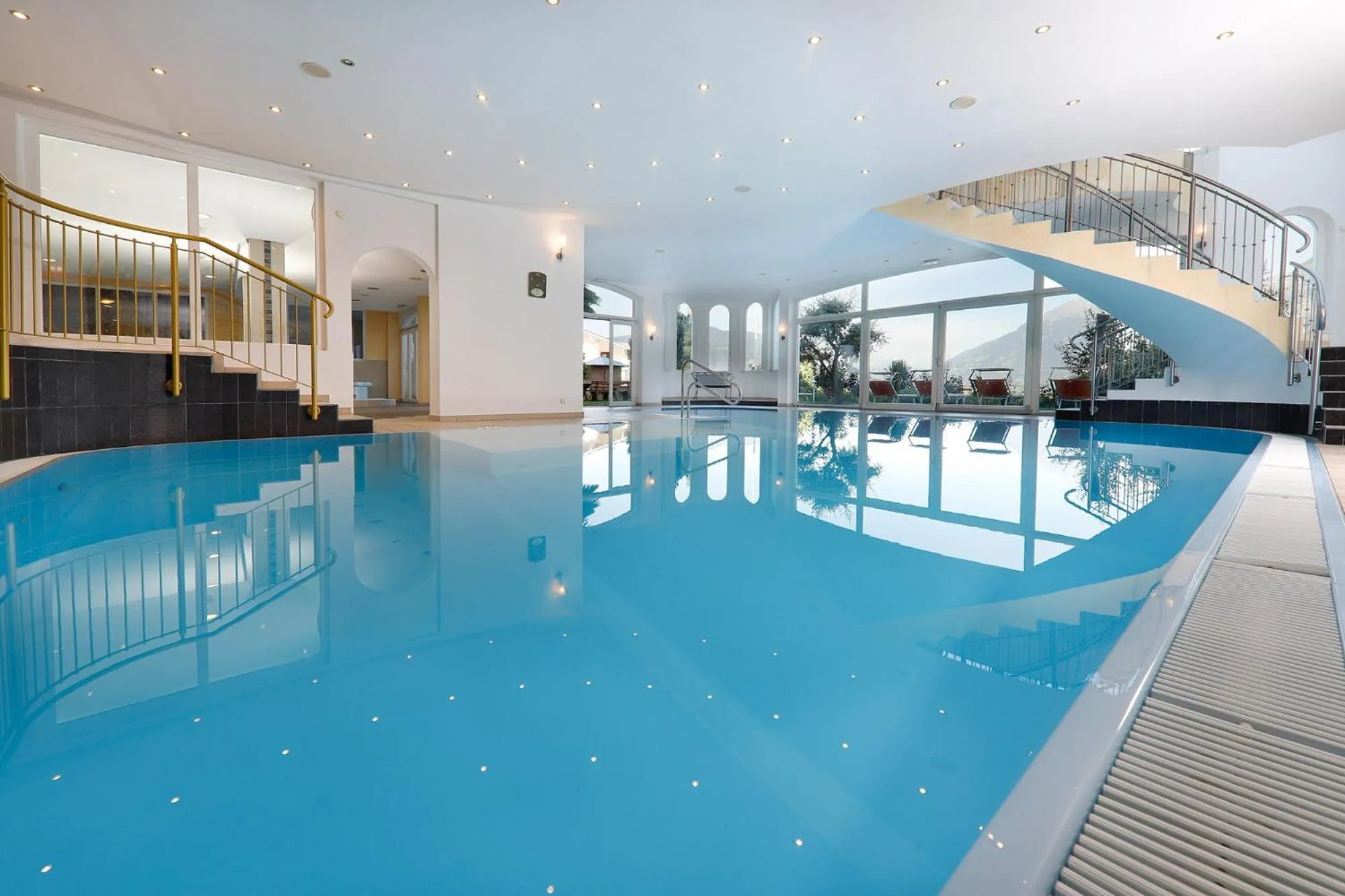 Swimming pool in Family Hotel Gutenberg