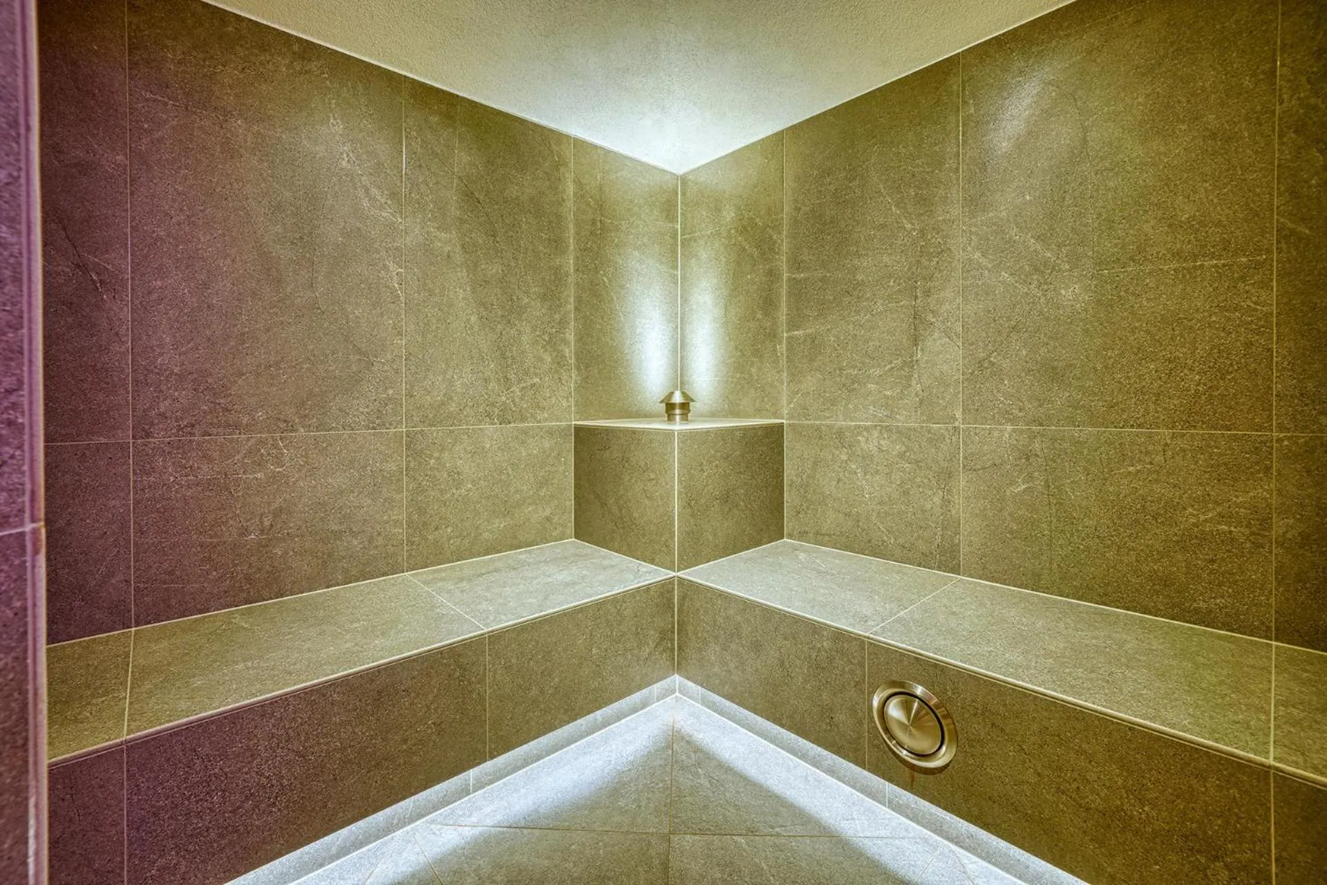 Steam room in Family Hotel Gutenberg