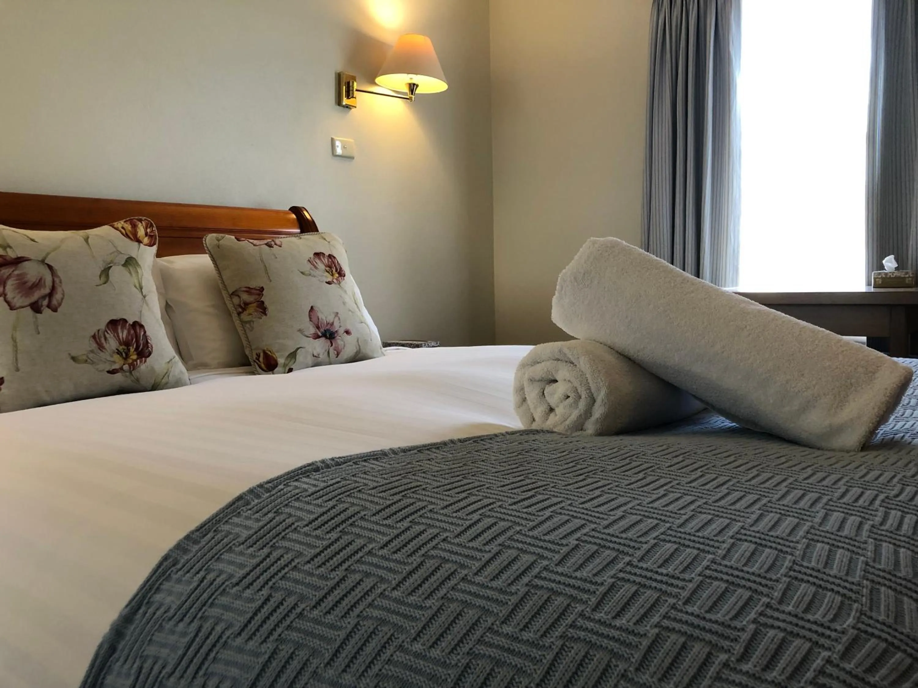 Bedroom, Bed in Douglas Riverside