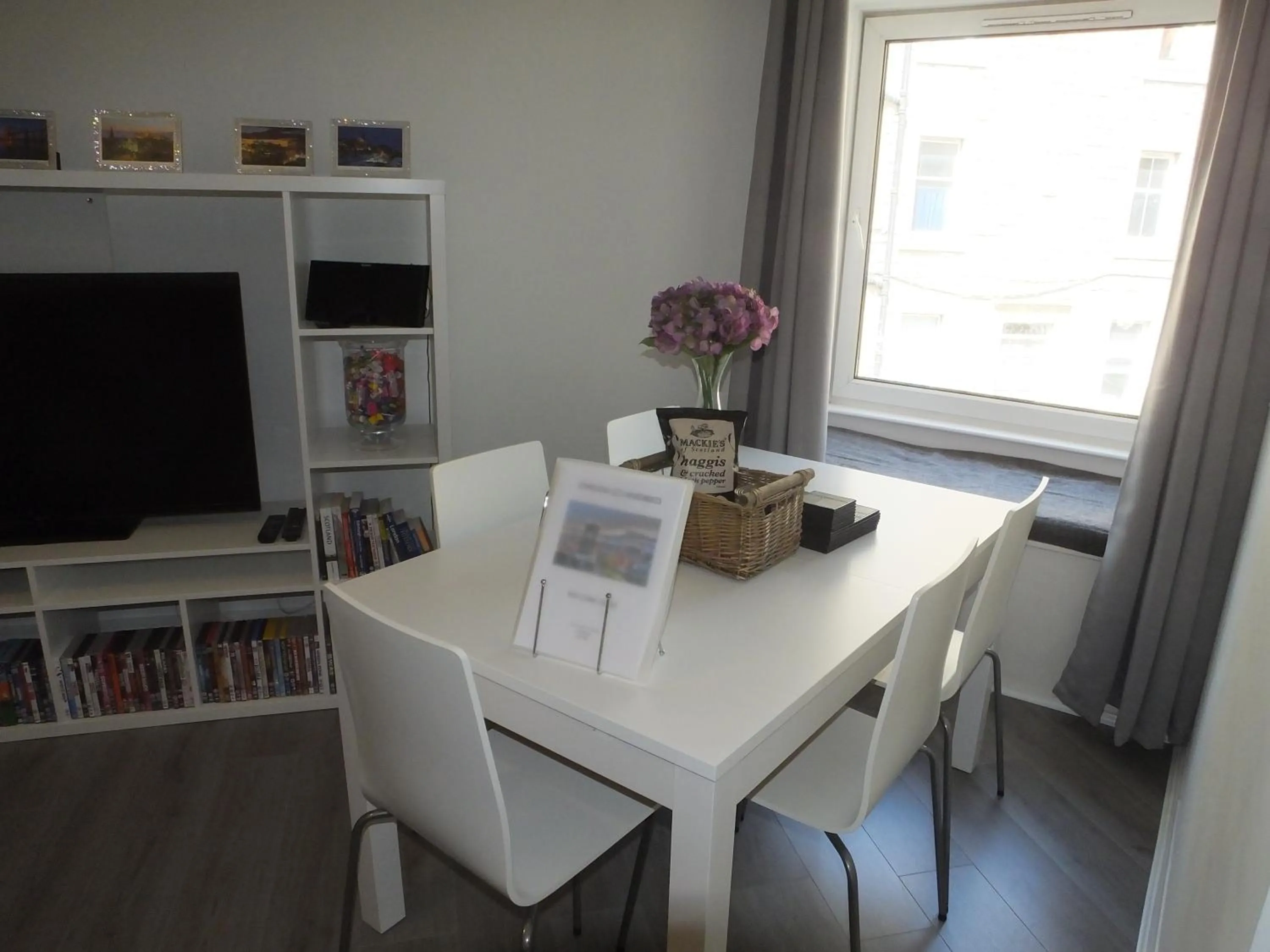 Living room in Lochrin Apartments by Edinburgh City Apartments