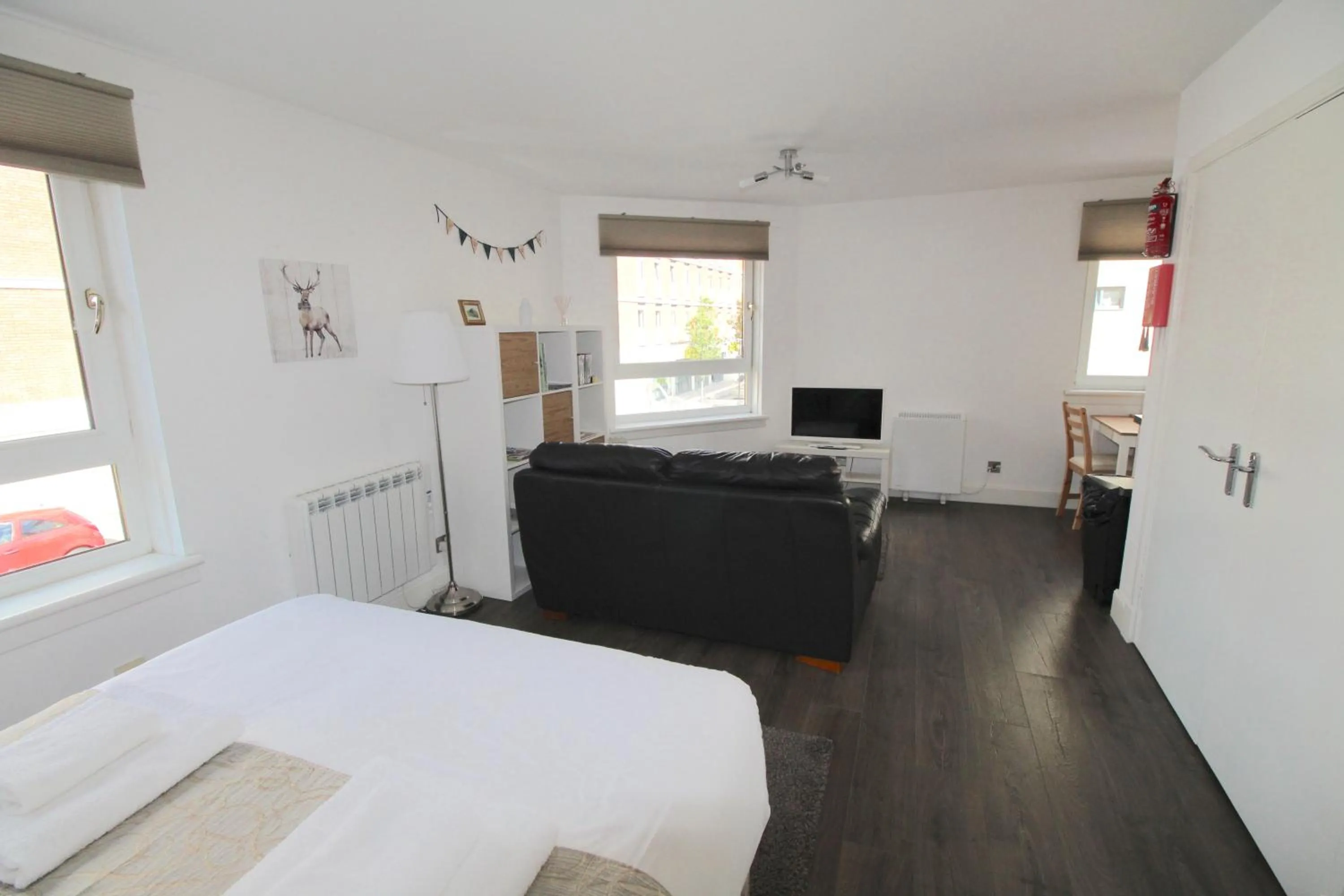 TV and multimedia, Bed in Lochrin Apartments by Edinburgh City Apartments