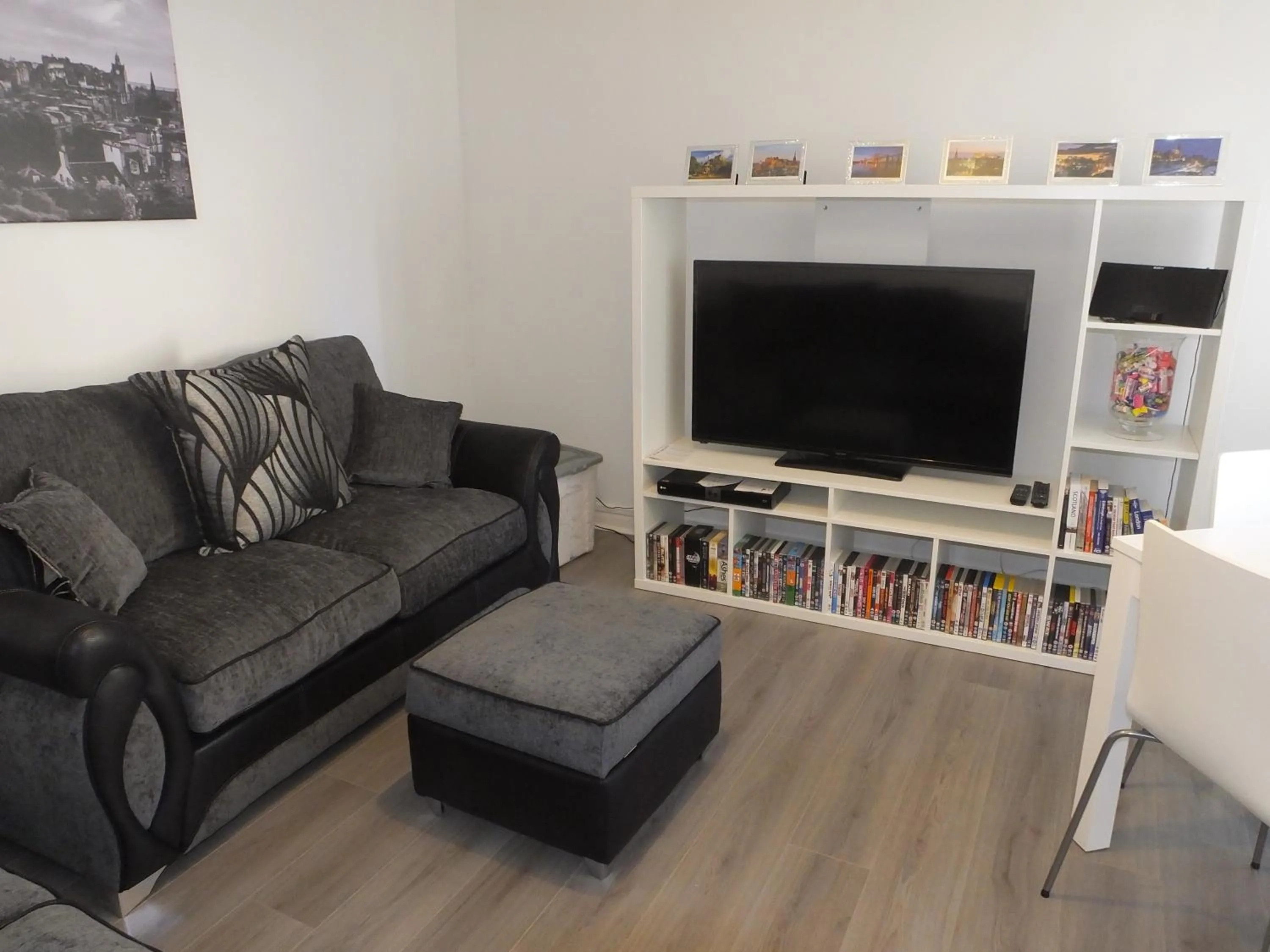 Living room in Lochrin Apartments by Edinburgh City Apartments