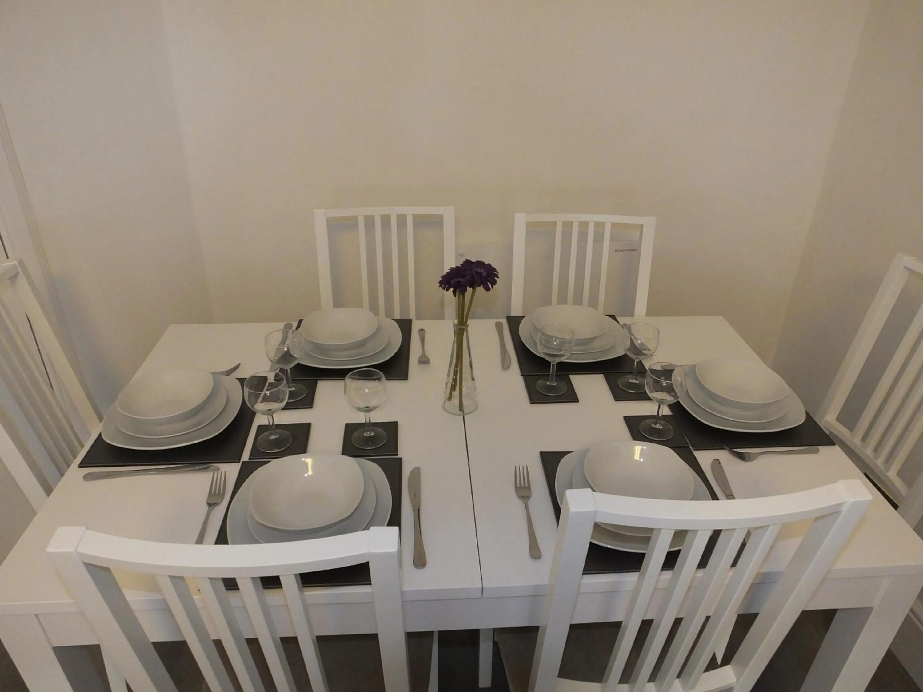 Dining area in Lochrin Apartments by Edinburgh City Apartments