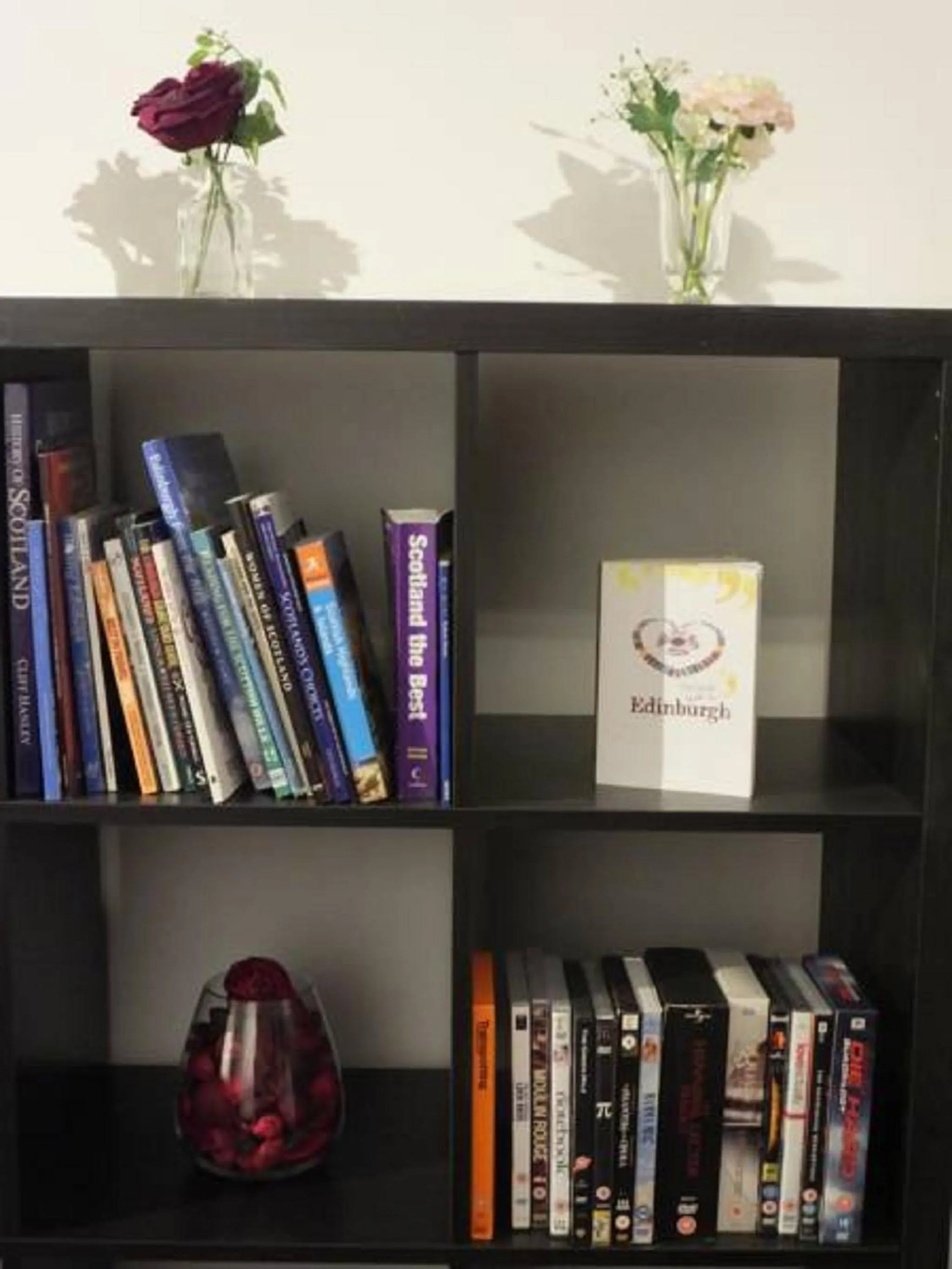 Library in Lochrin Apartments by Edinburgh City Apartments