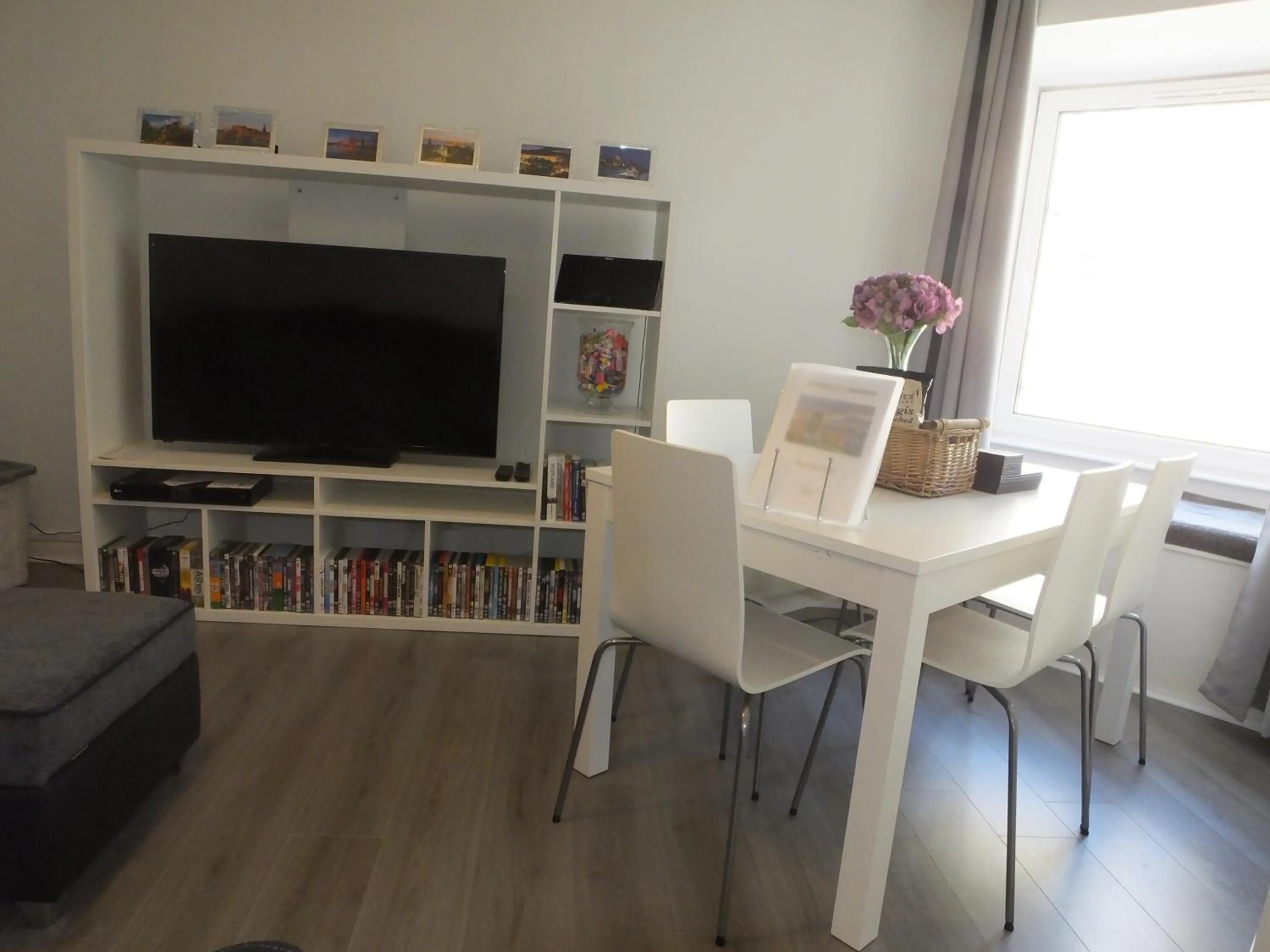 Living room in Lochrin Apartments by Edinburgh City Apartments