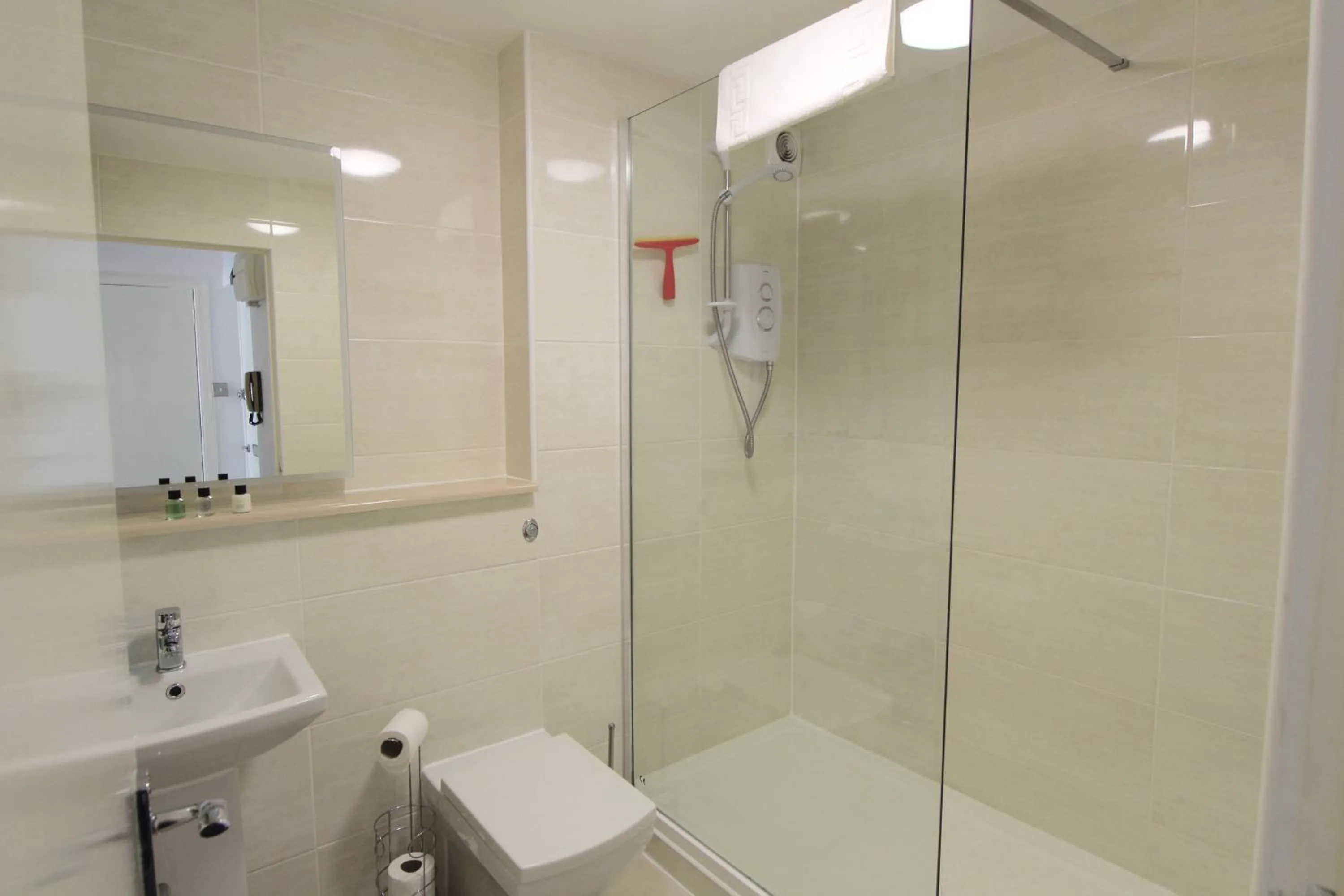 Bathroom in Lochrin Apartments by Edinburgh City Apartments