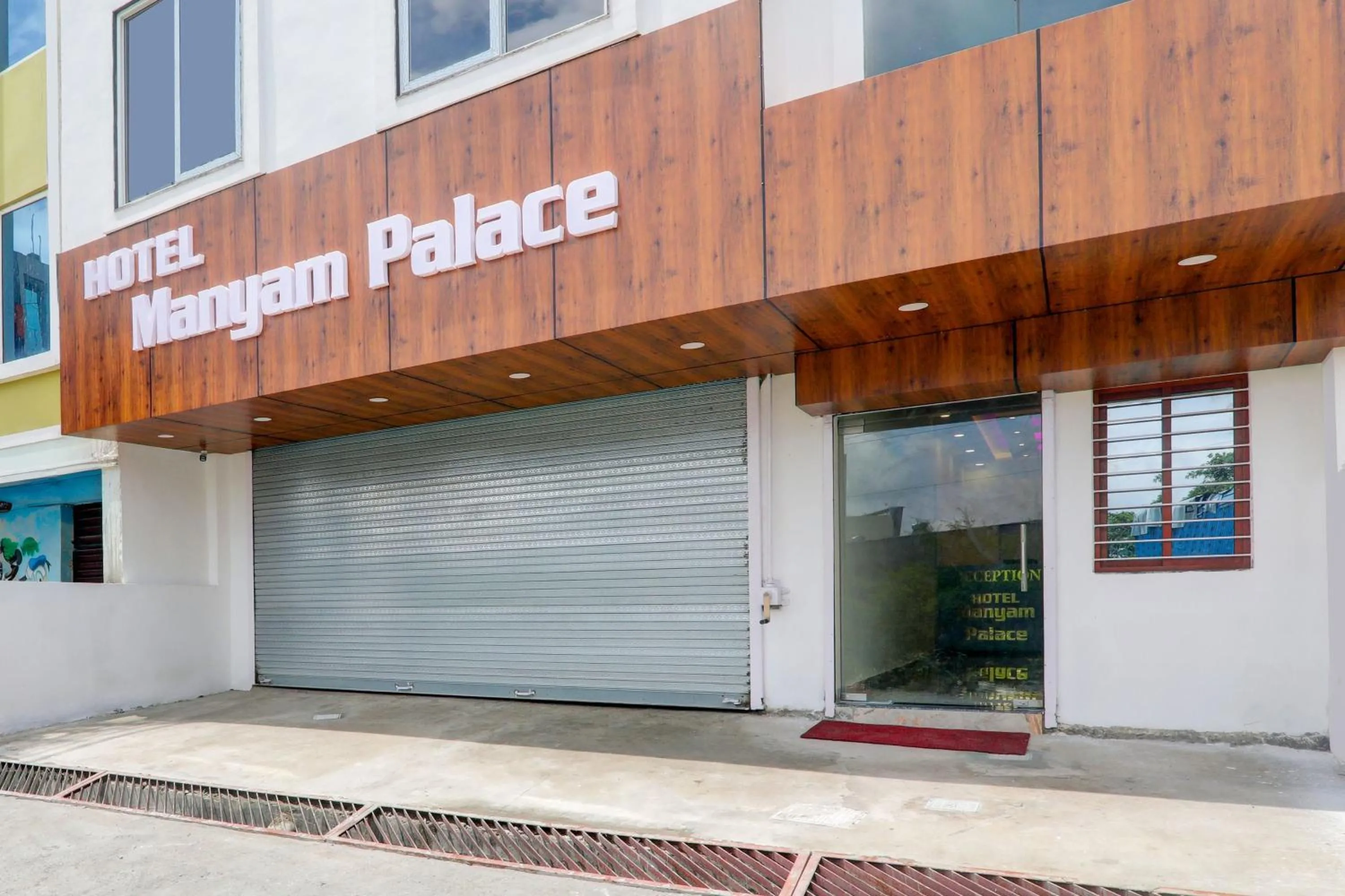 Facade/entrance in Super Hotel O Manyam Palace