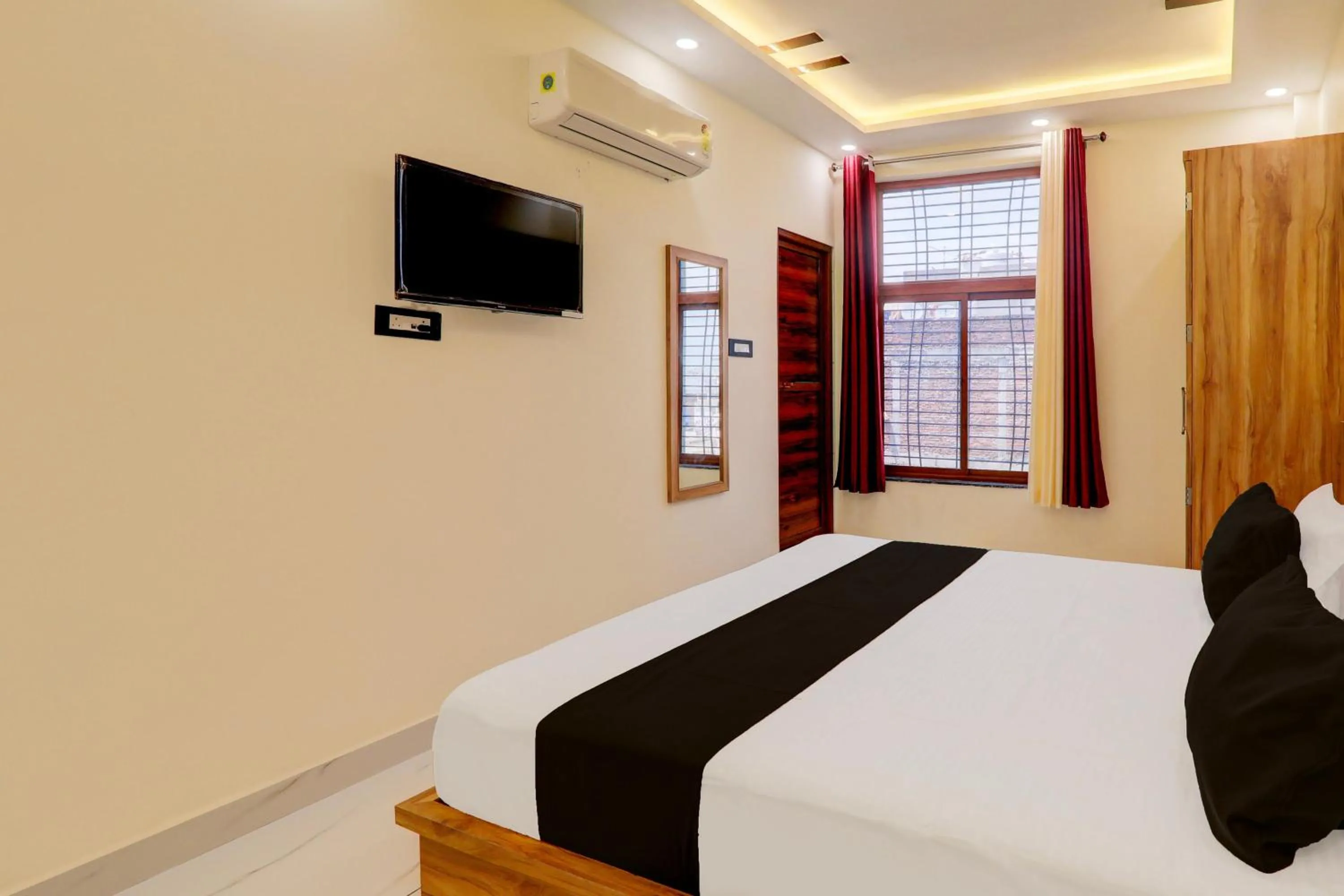 Bedroom, Bed in Super Hotel O Manyam Palace