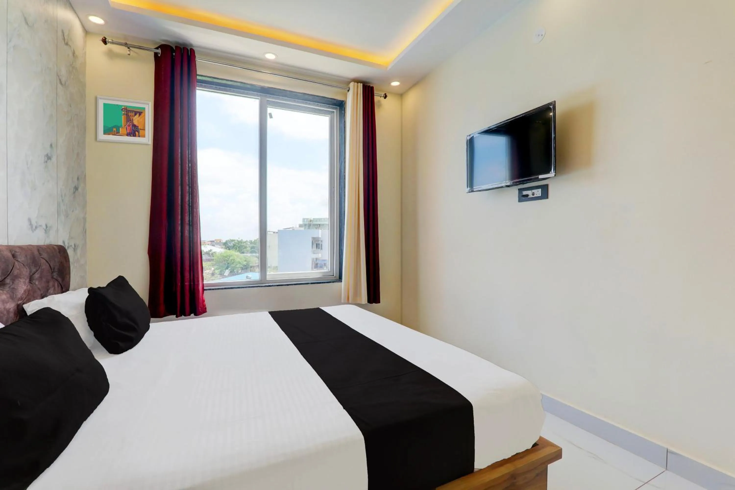 Facade/entrance, Bed in Super Hotel O Manyam Palace